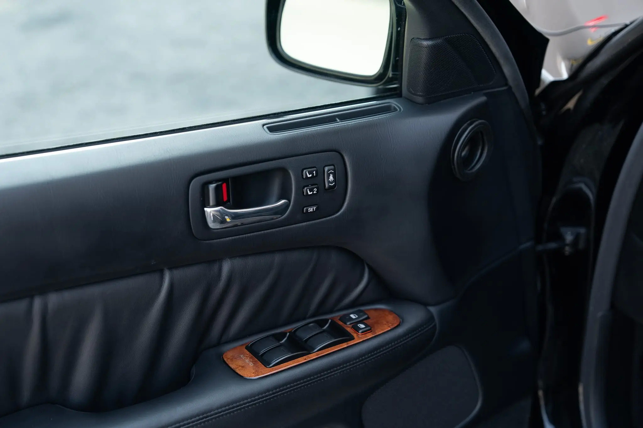 2000_Lexus_LS400_Platinum_Edition_170-scaled-61087