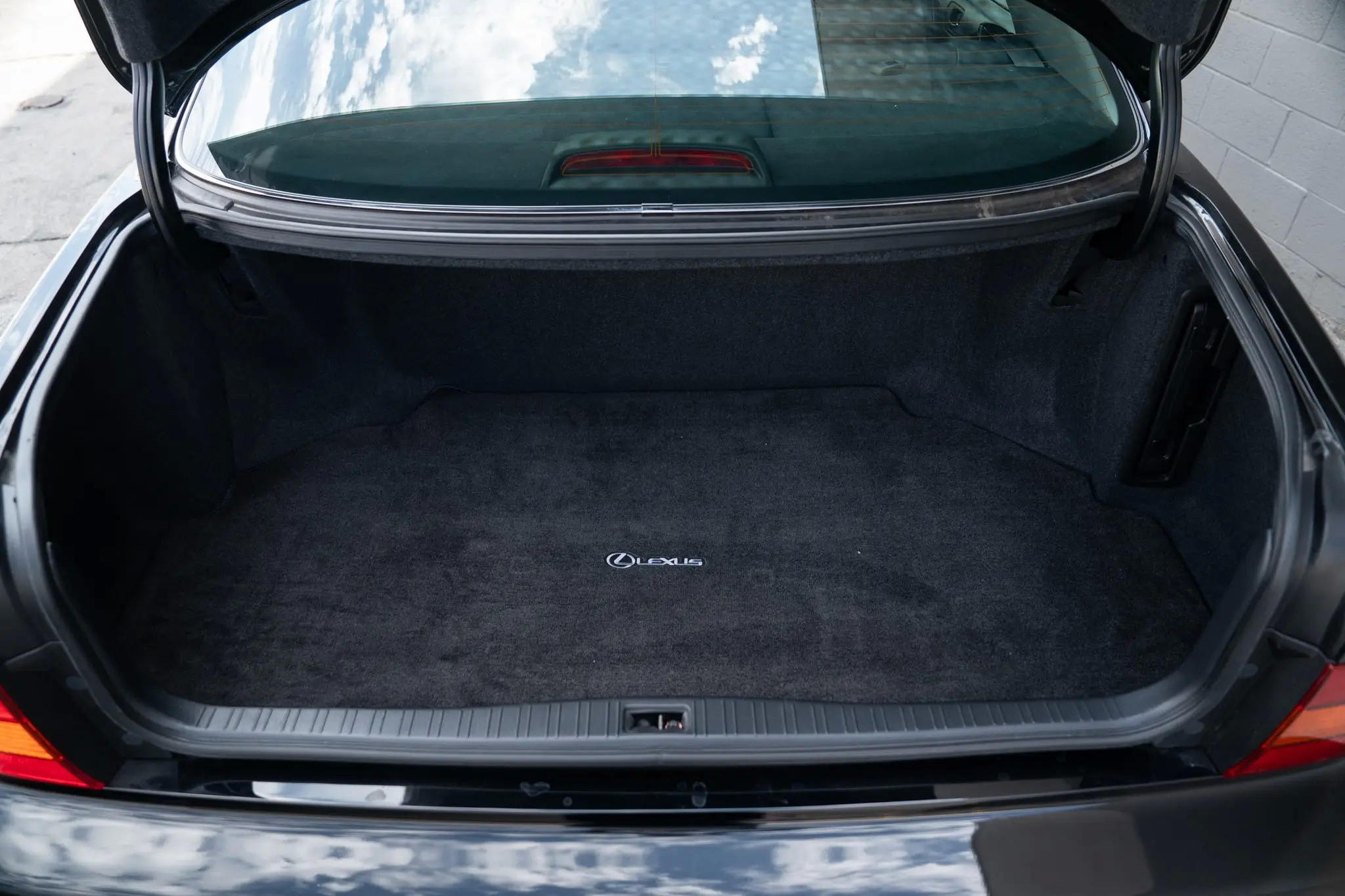 2000_Lexus_LS400_Platinum_Edition_203-scaled-61103