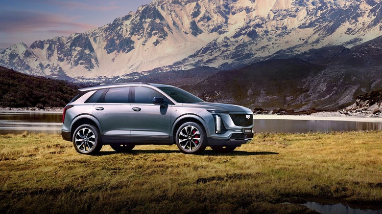 2025 Cadillac XT5 China Carscoops SS 917 2