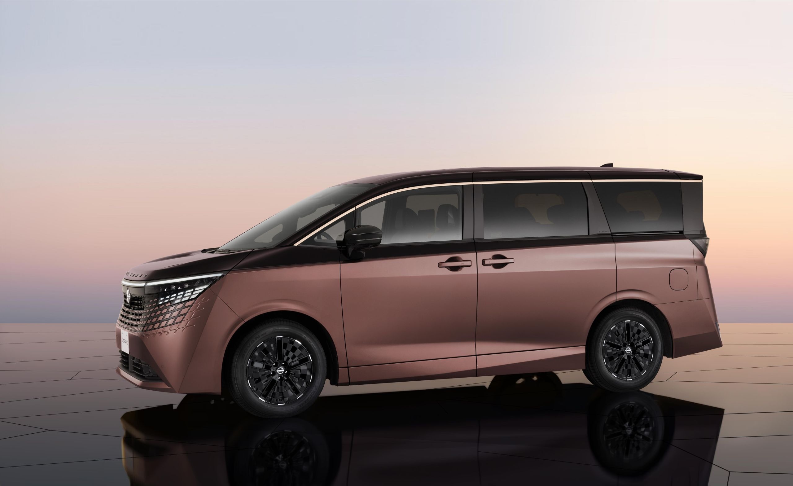 Nissan Elgrand Japan Launch - 03