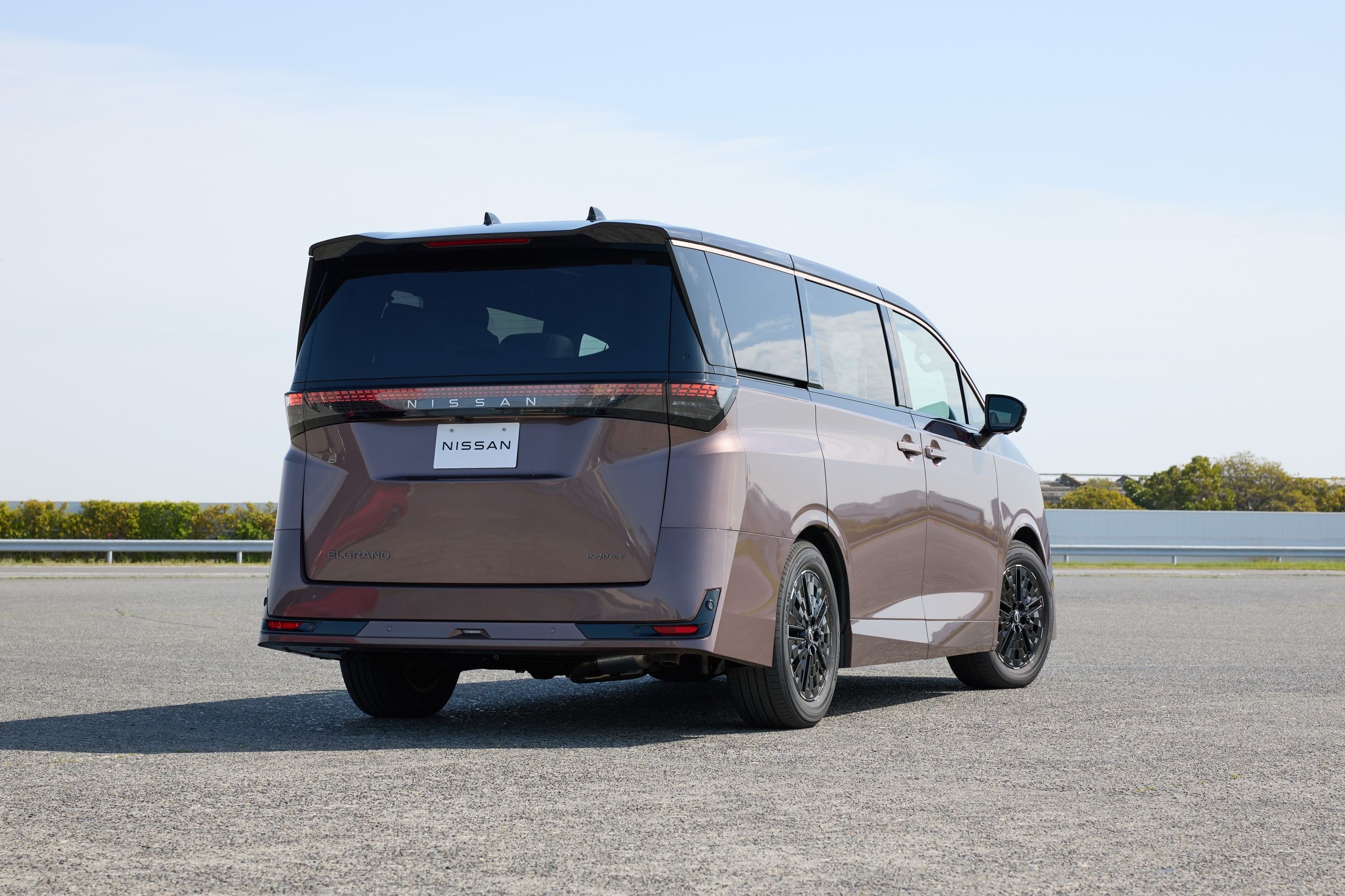 Nissan Elgrand Japan Launch - 09