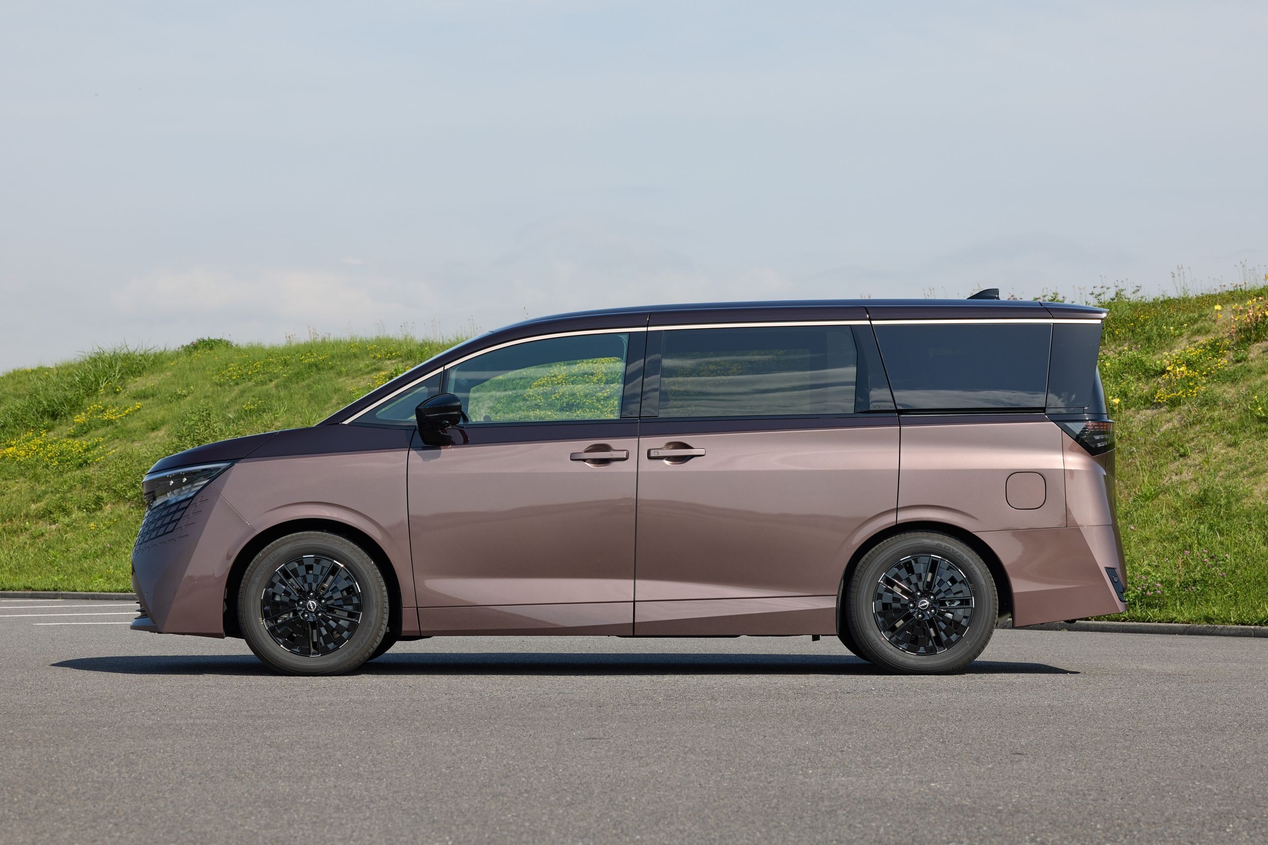 Nissan Elgrand Japan Launch - 14