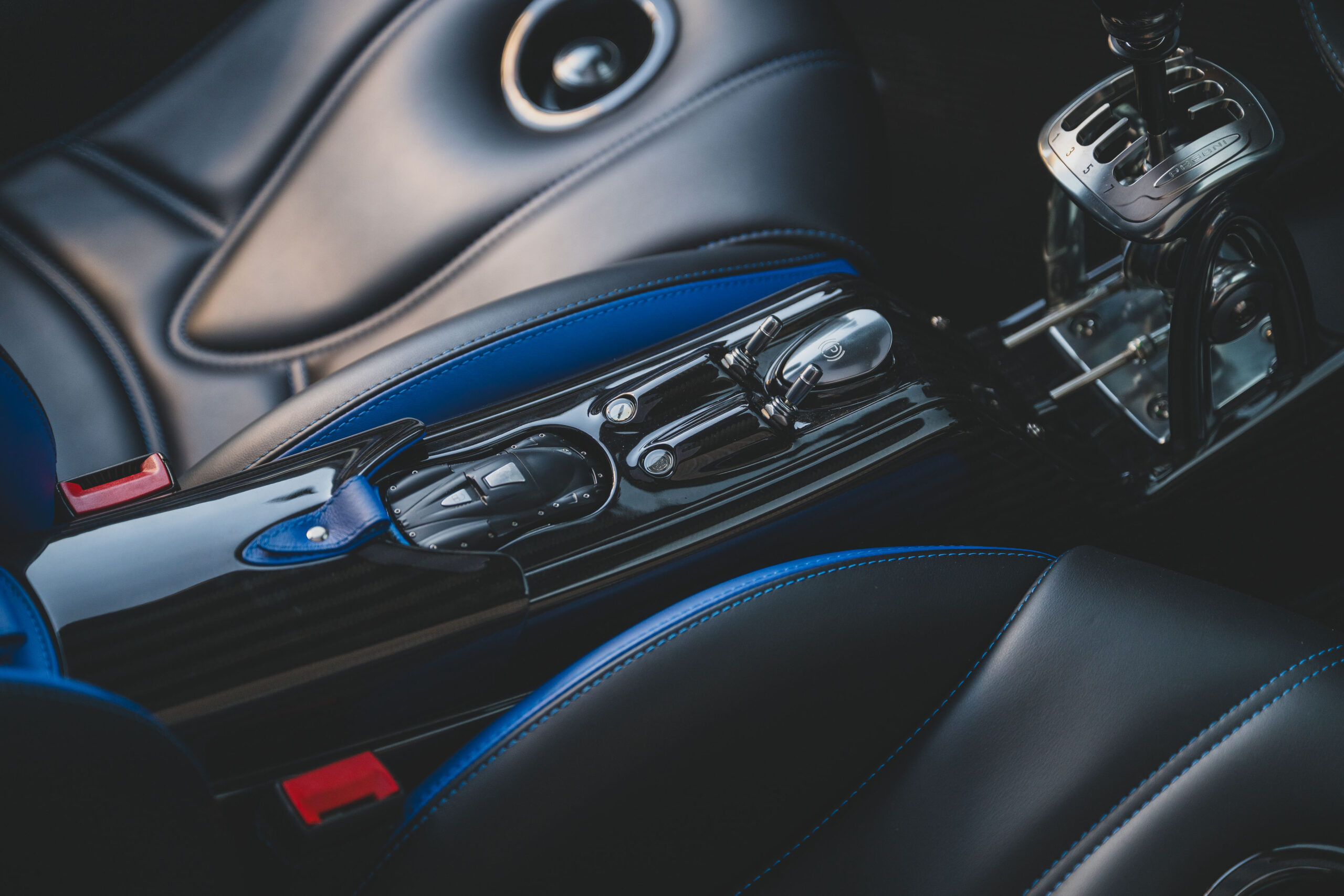2024-Pagani-Huayra-Roadster--Executor-_1468175