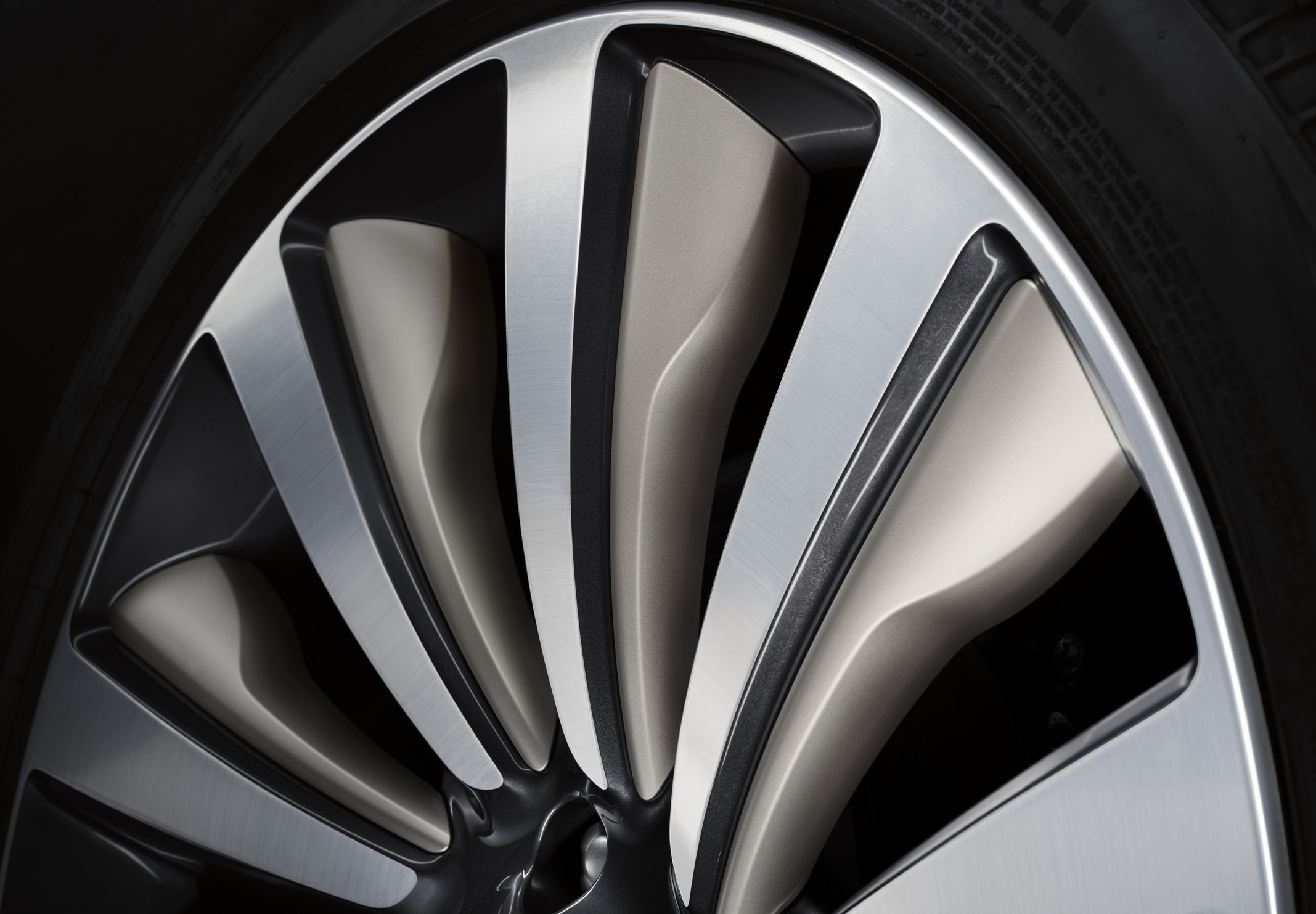 RR_SV_Ultra_27MY_Detail_Wheel_07_290426