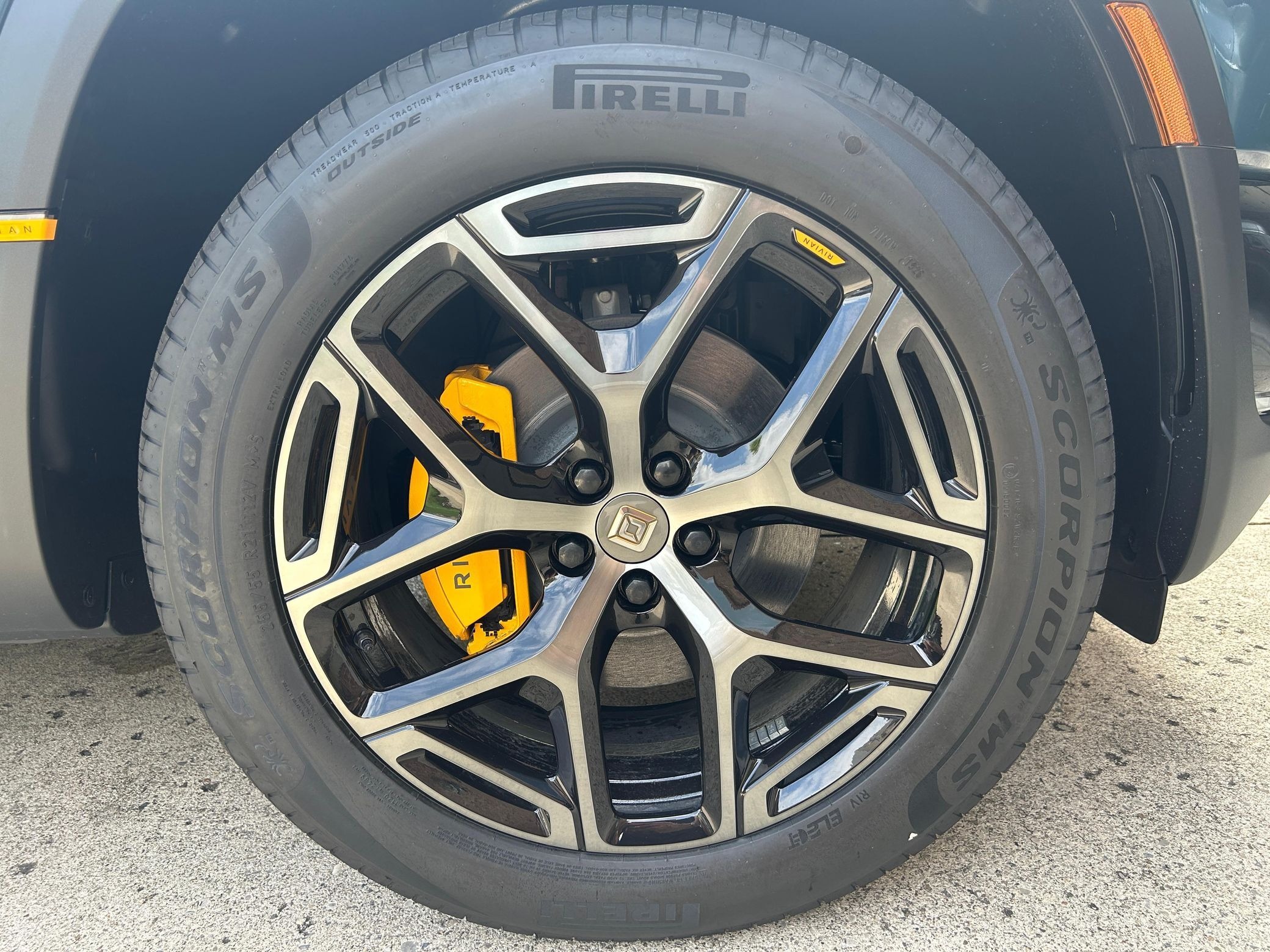 Rivian R2 Auction 724 15