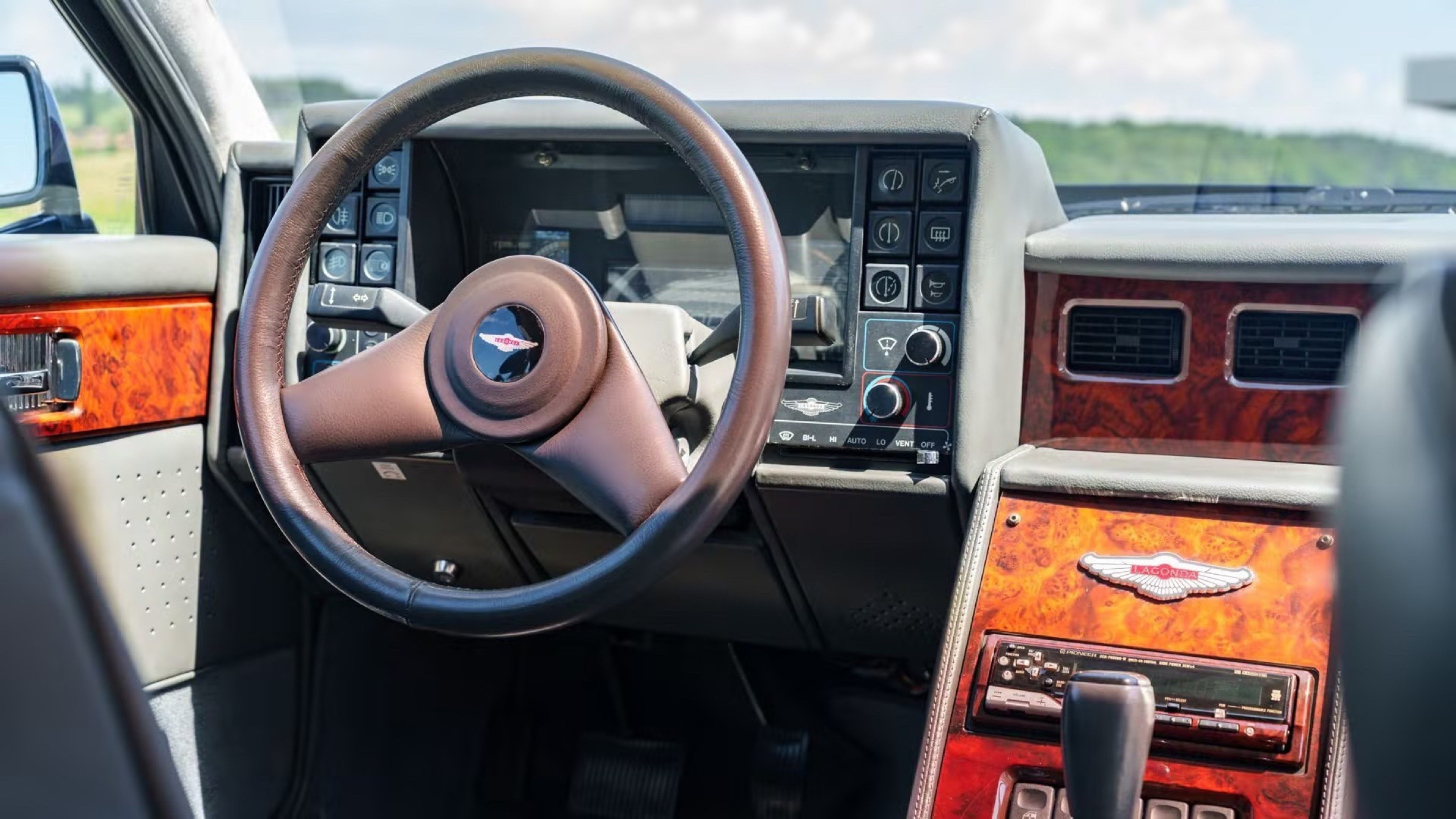 1987 Aston Martin Lagonda wagon 00032