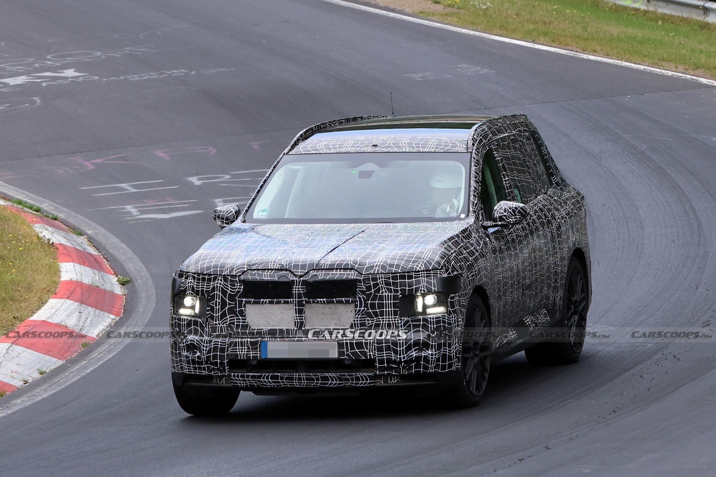 BMW X7 M60 spy shots 00001