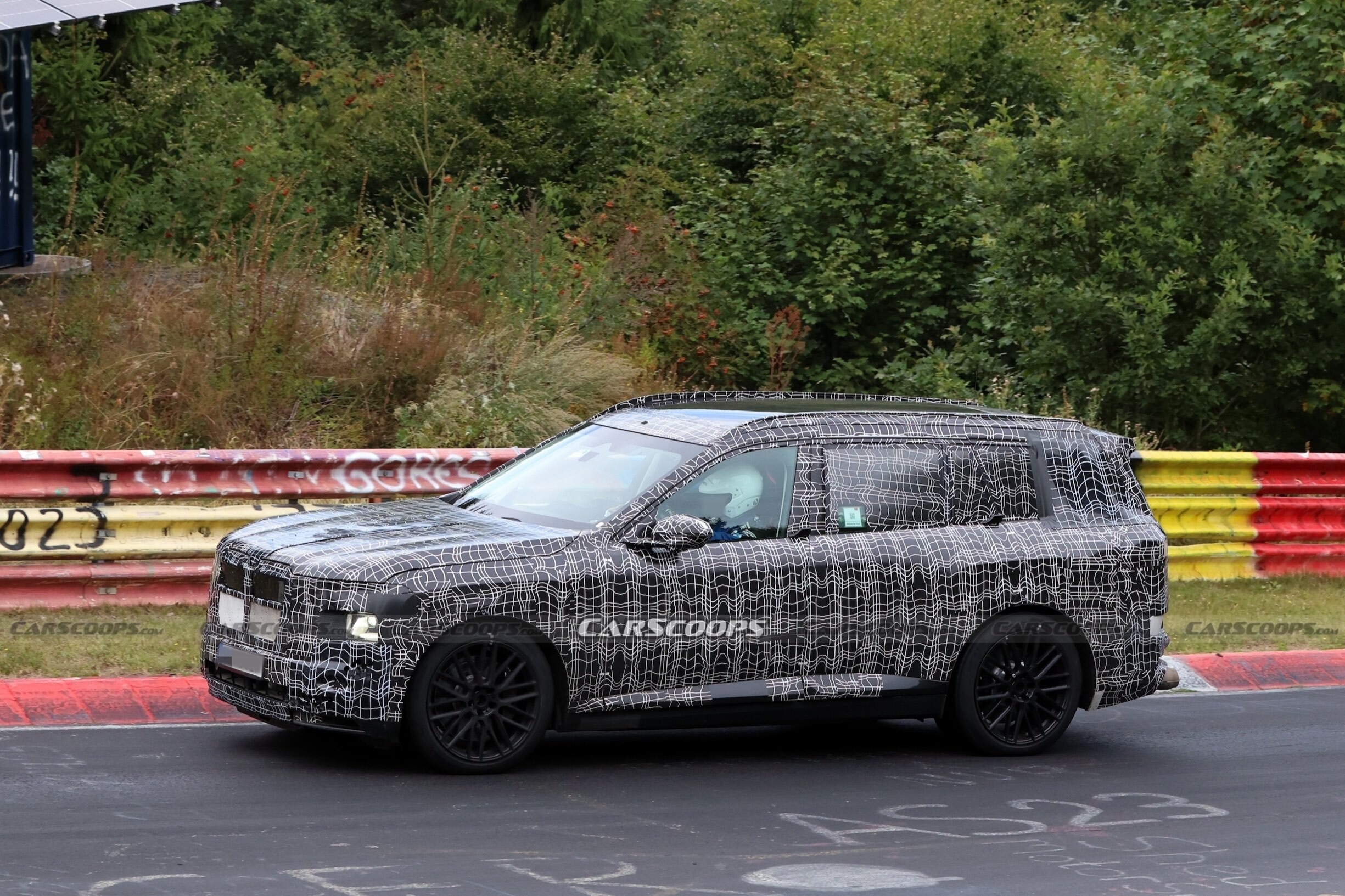 BMW X7 M60 spy shots 00006