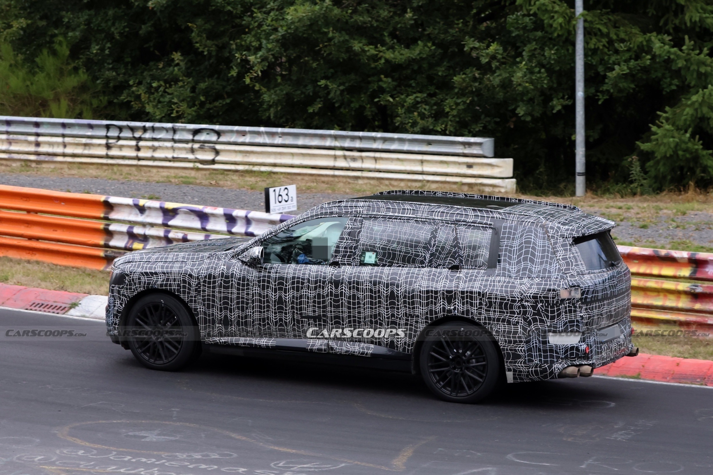 BMW X7 M60 spy shots 00008