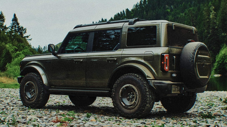 Ford-Bronco_Filson-2027-Rear_Three-Quarter.945f711e