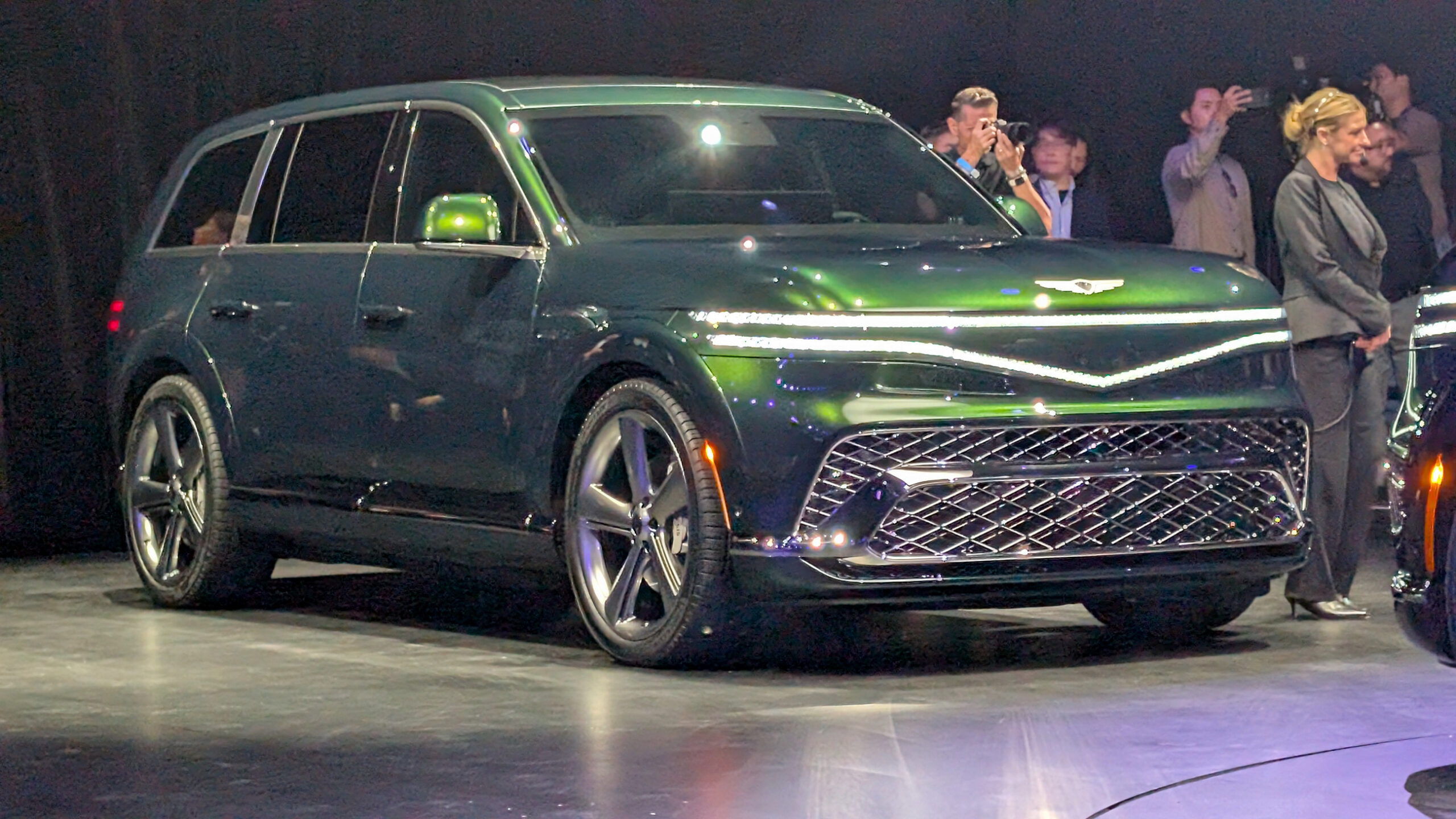 2028 Genesis GV90 16