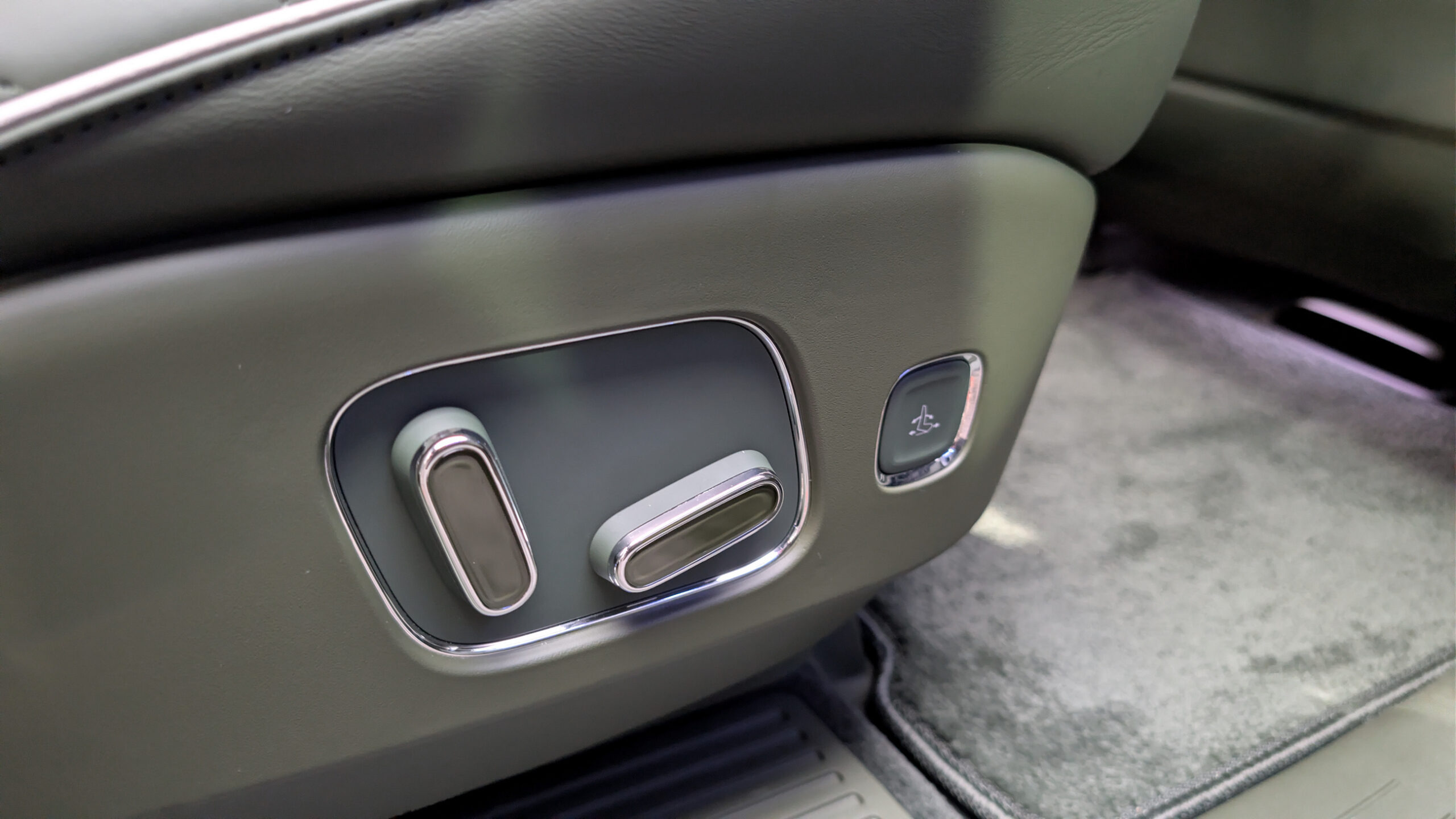 2028 Genesis GV90 186