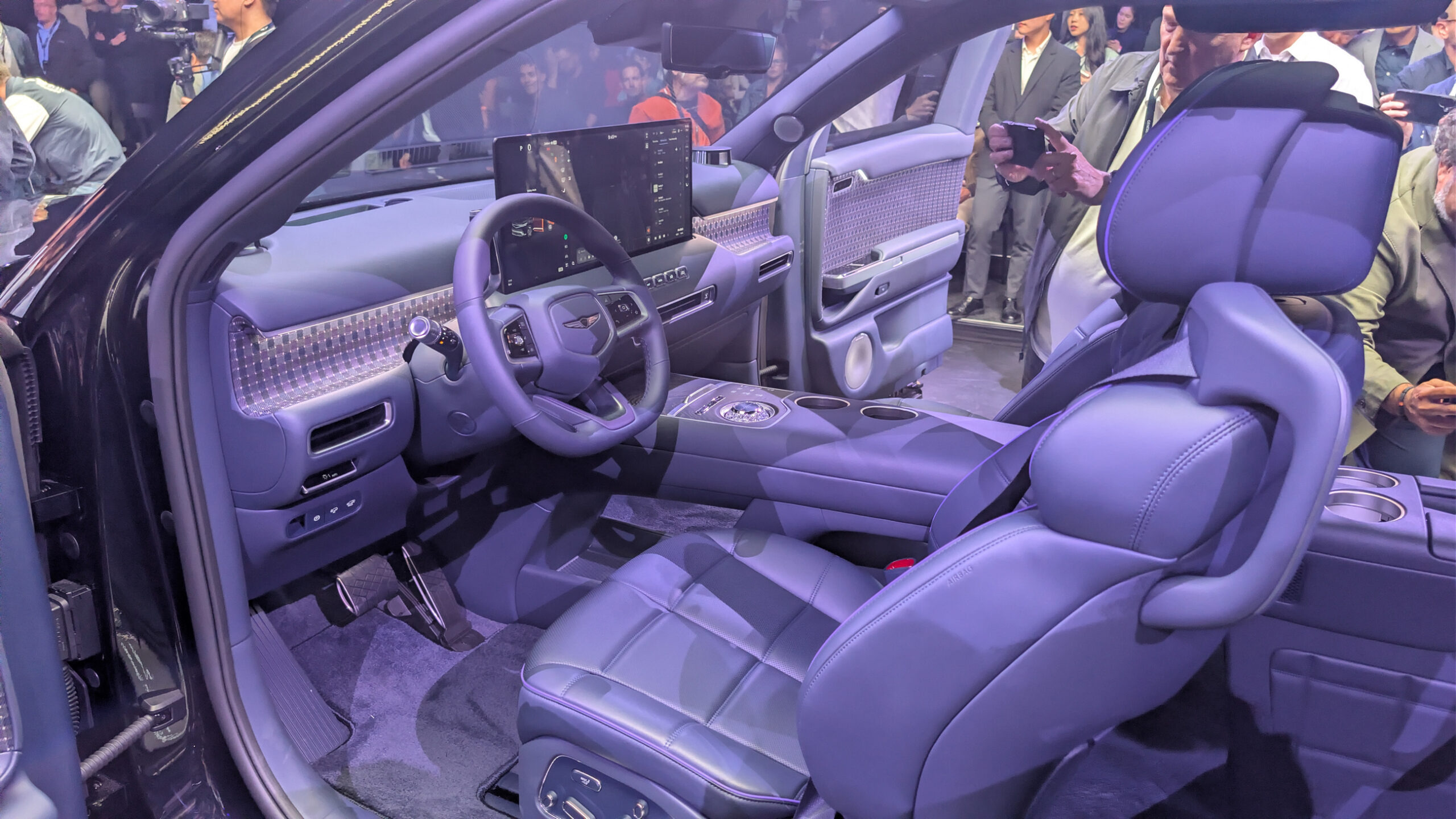 2028 Genesis GV90 213