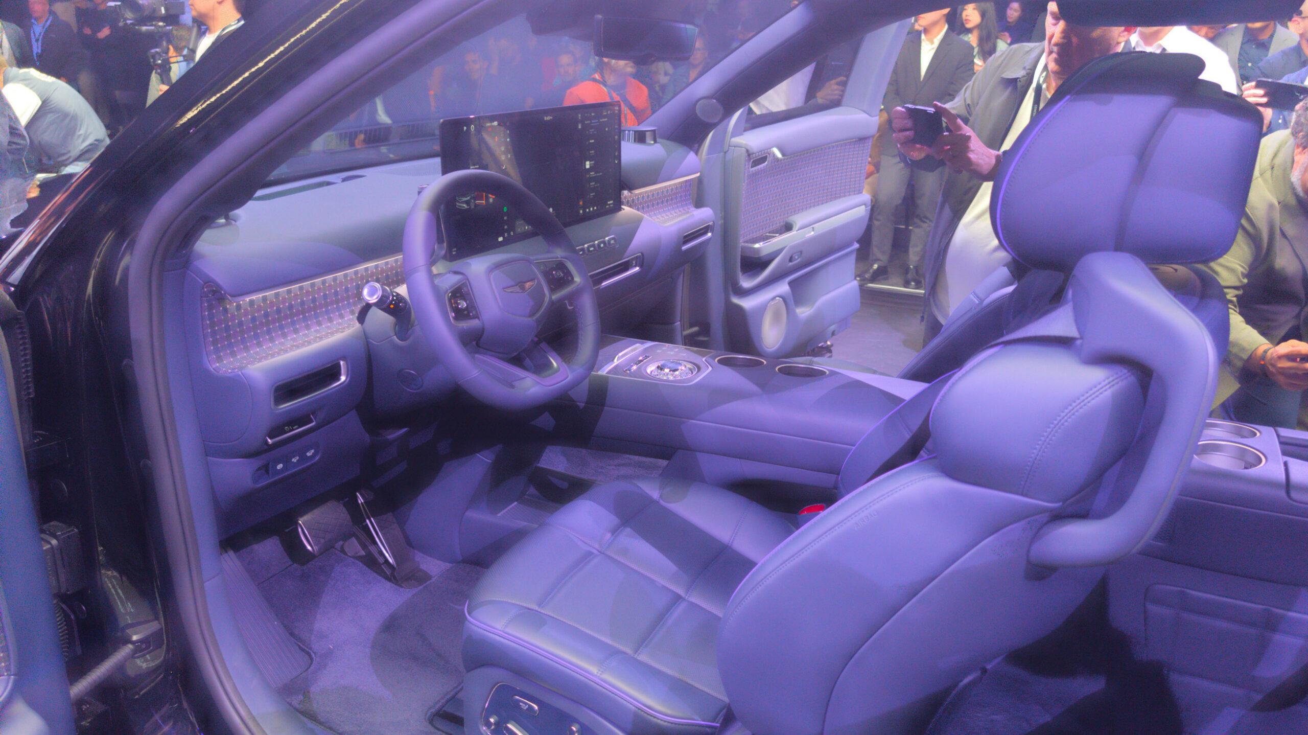 2028 Genesis GV90 232