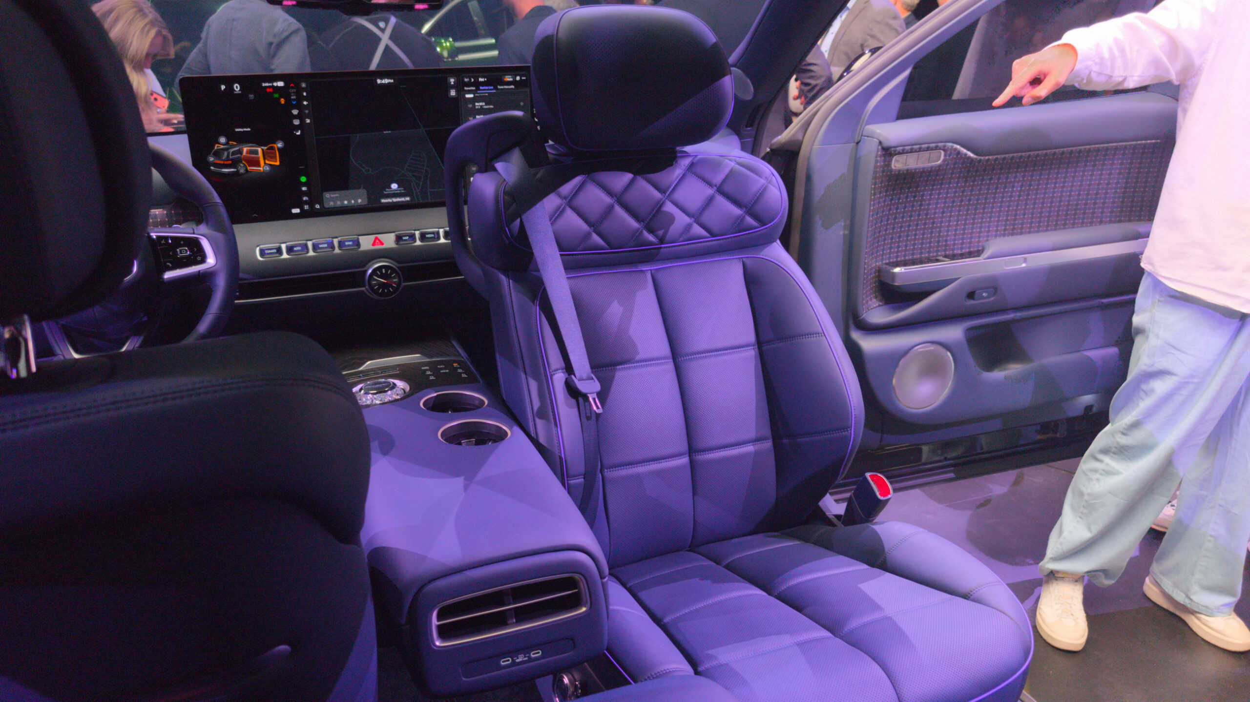 2028 Genesis GV90 235