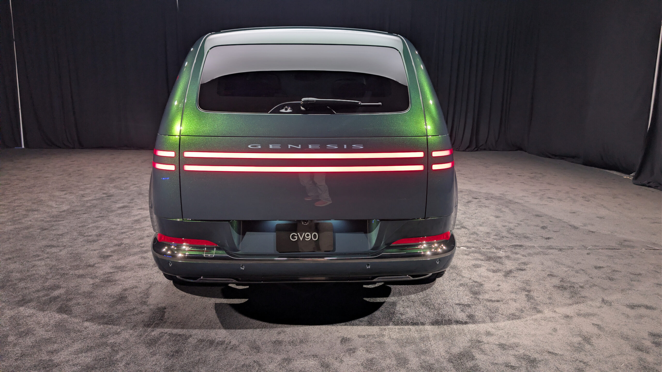2028 Genesis GV90 3