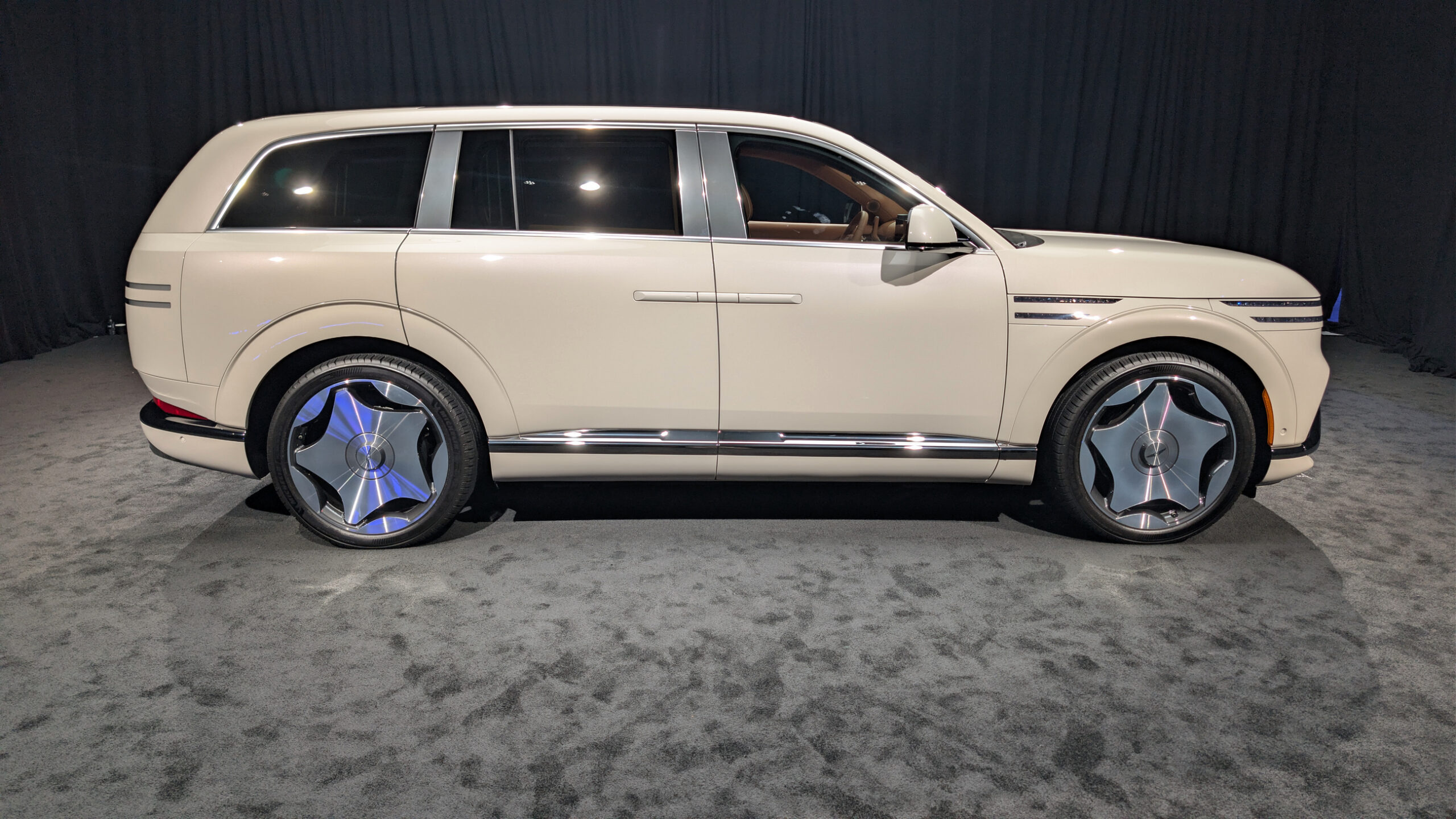 2028 Genesis GV90 39