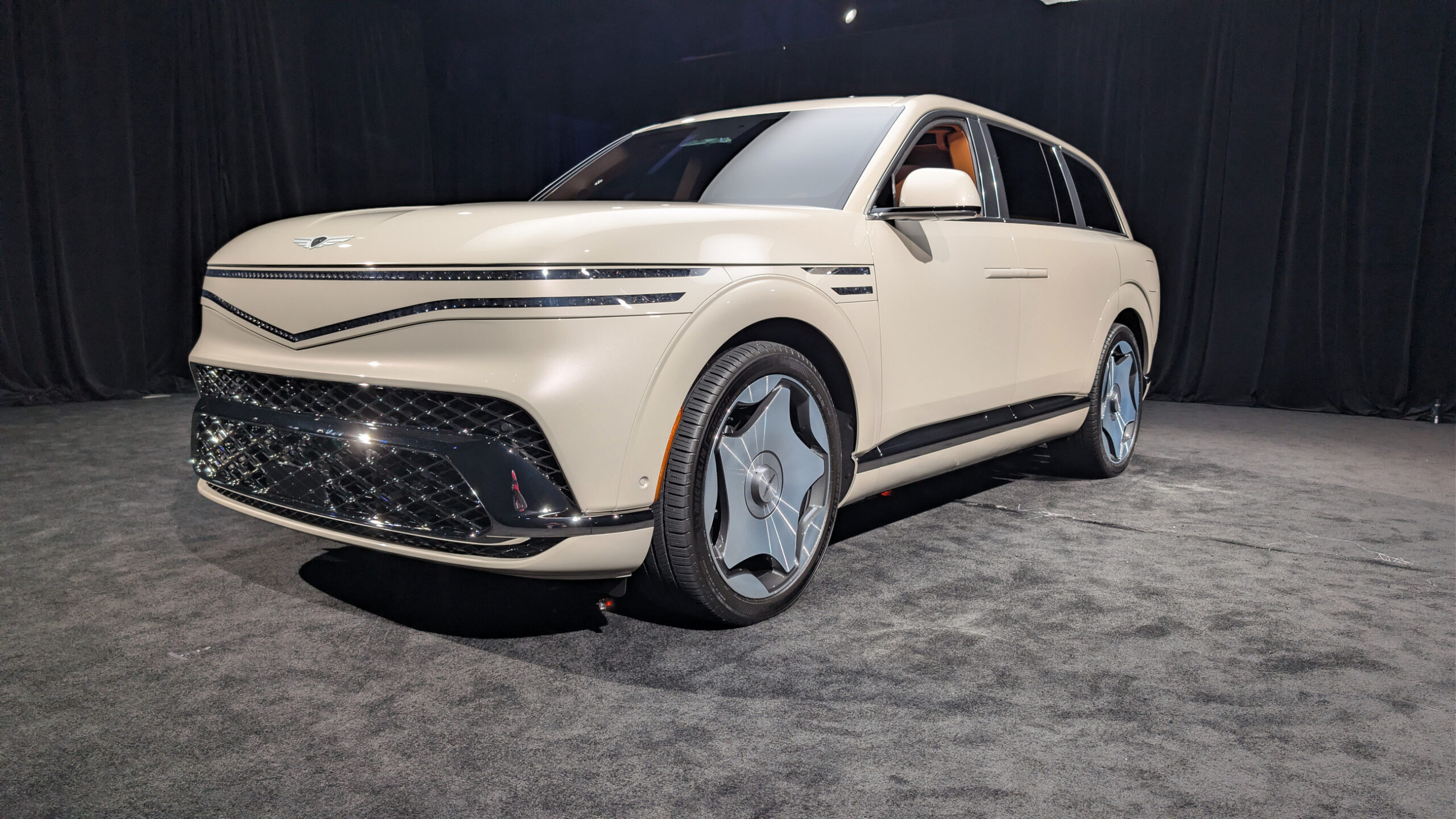 2028 Genesis GV90 40