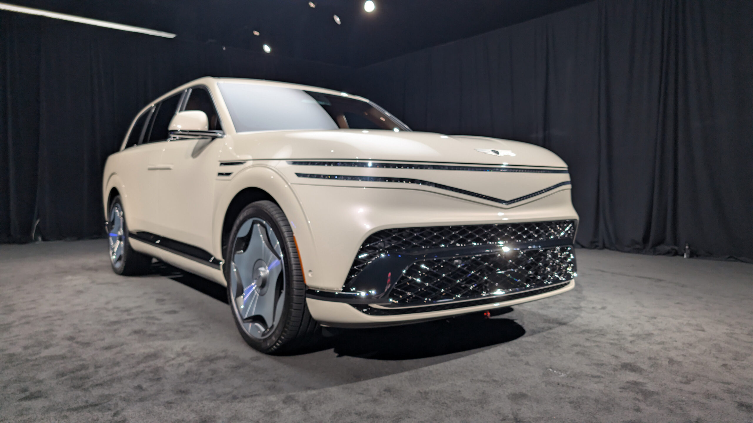 2028 Genesis GV90 42