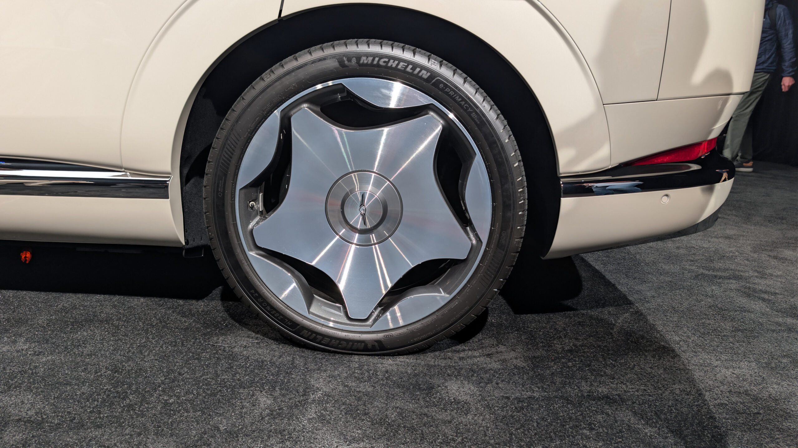 2028 Genesis GV90 43