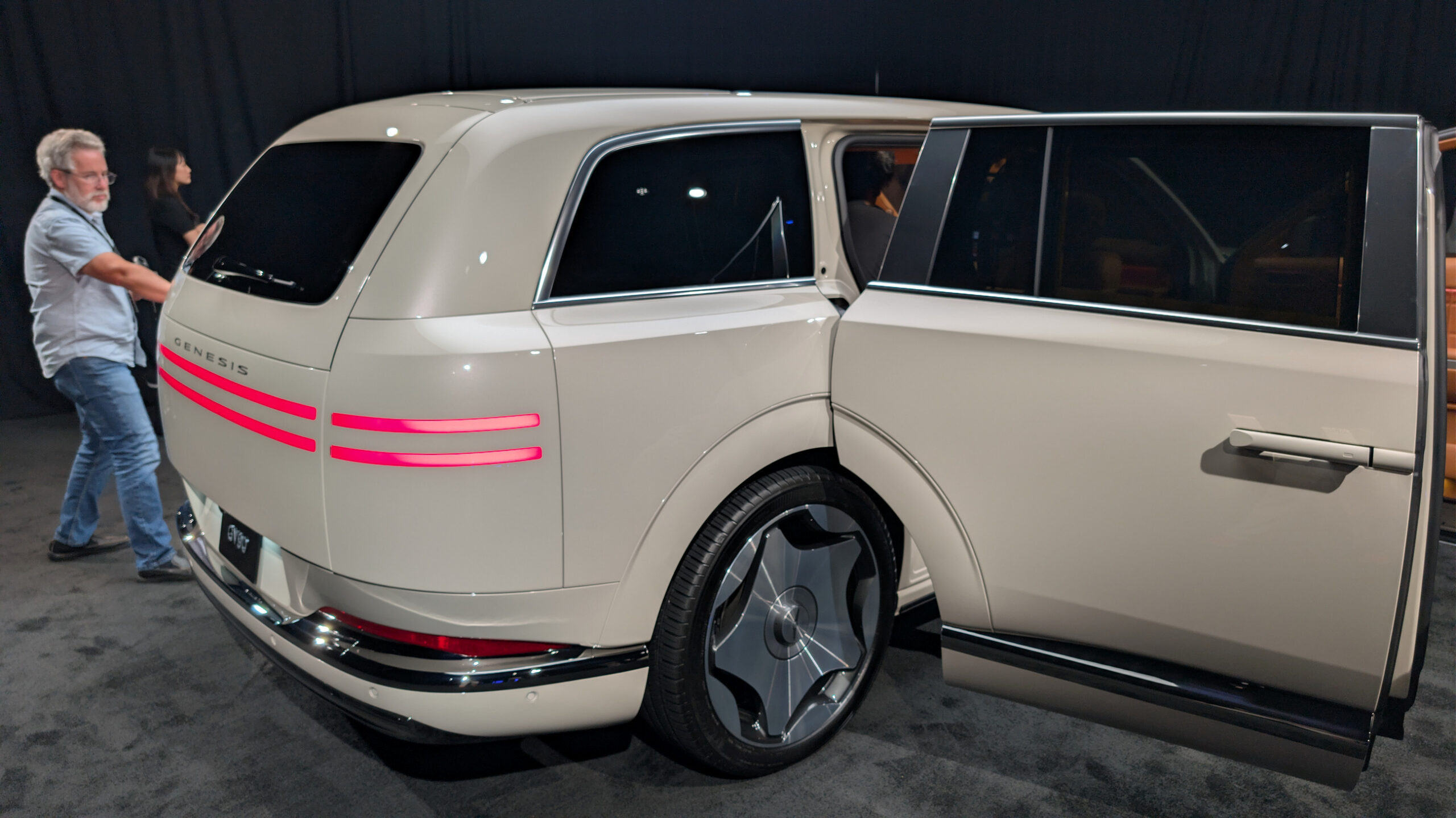 2028 Genesis GV90 44