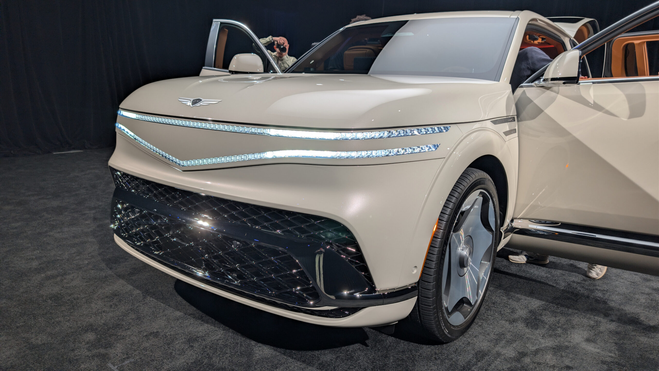 2028 Genesis GV90 47