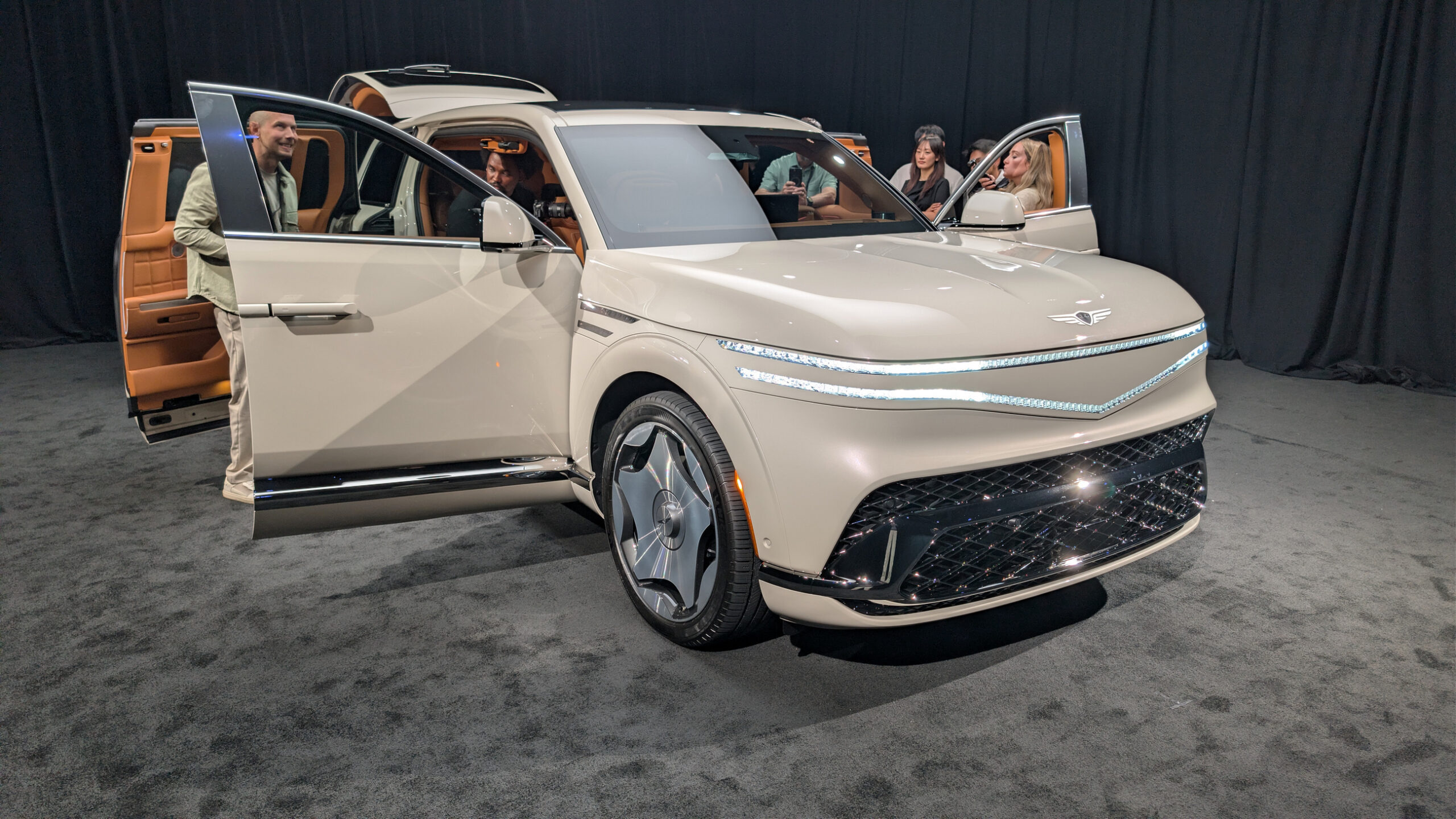 2028 Genesis GV90 55