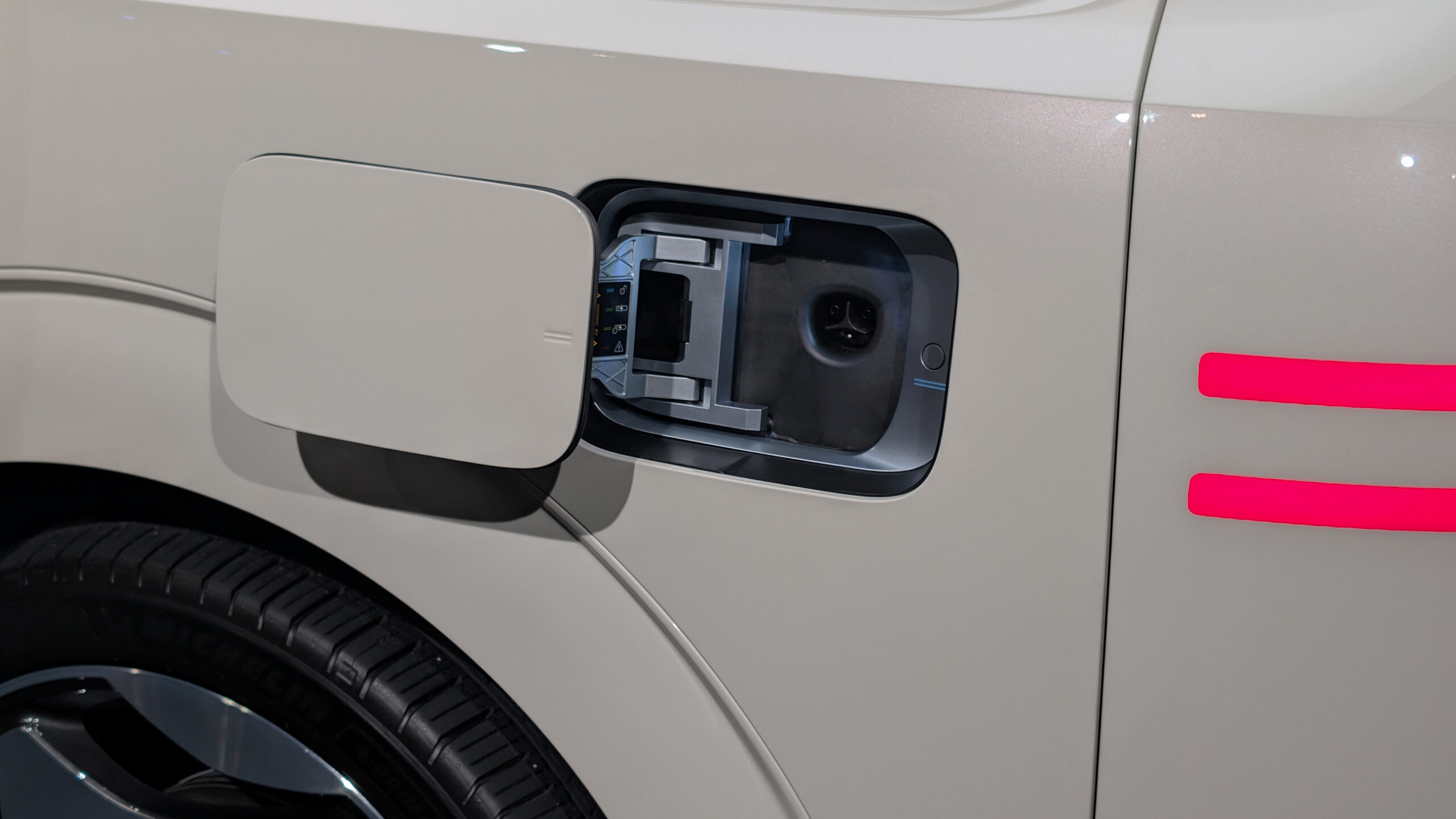 2028 Genesis GV90 60