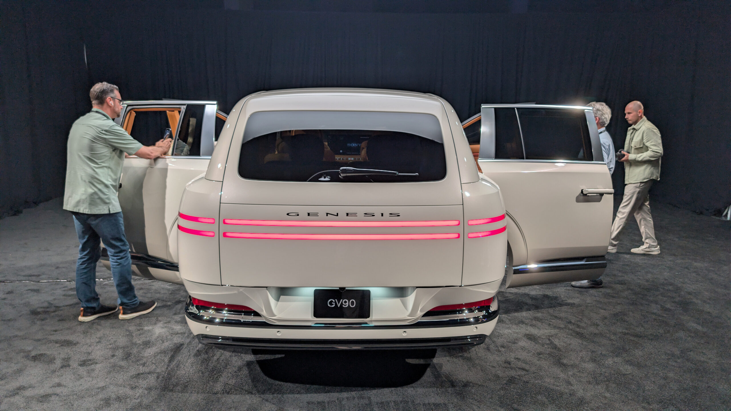2028 Genesis GV90 63