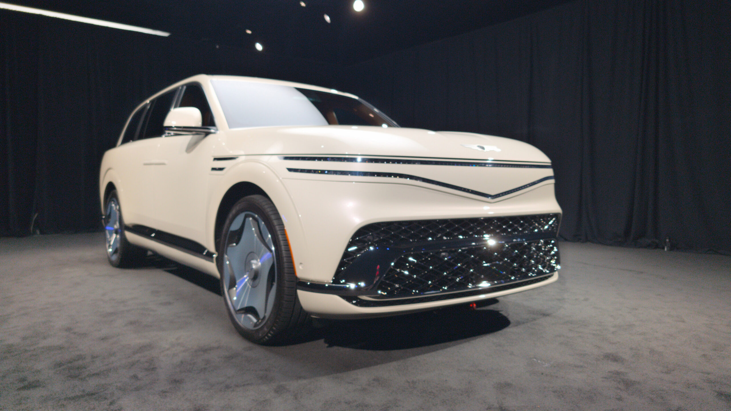 2028 Genesis GV90 74
