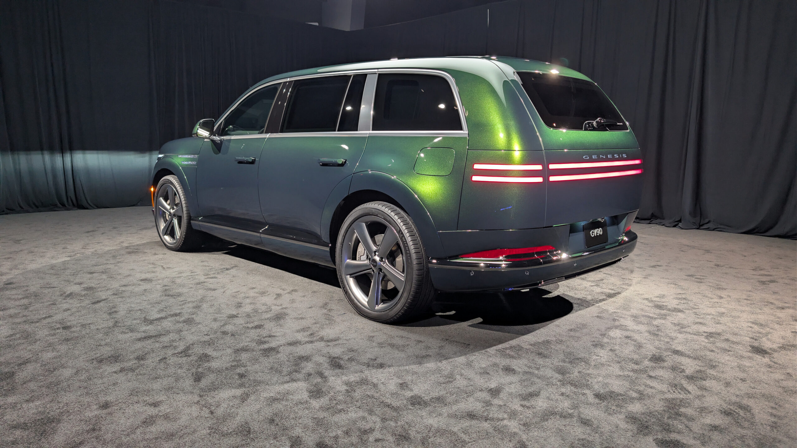 2028 Genesis GV90 8