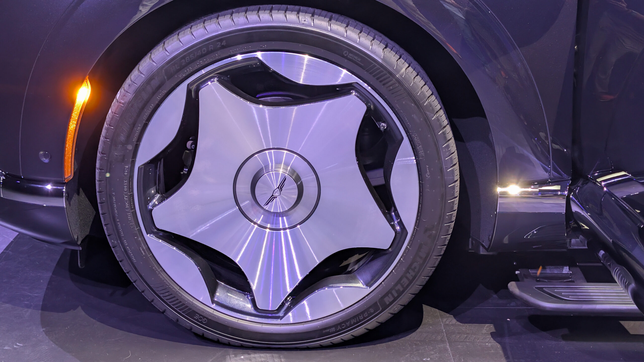 2028 Genesis GV90 83