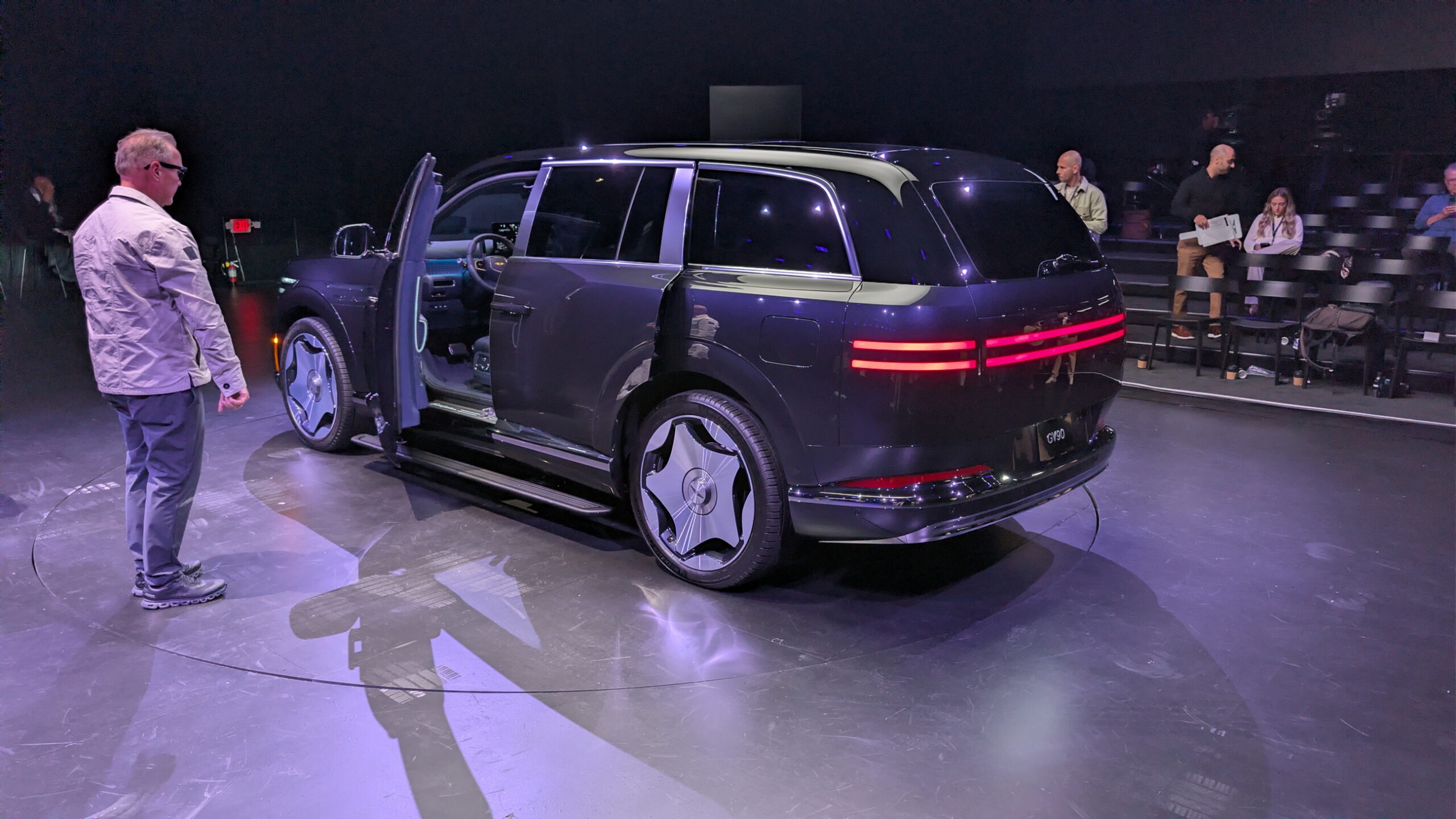 2028 Genesis GV90 87