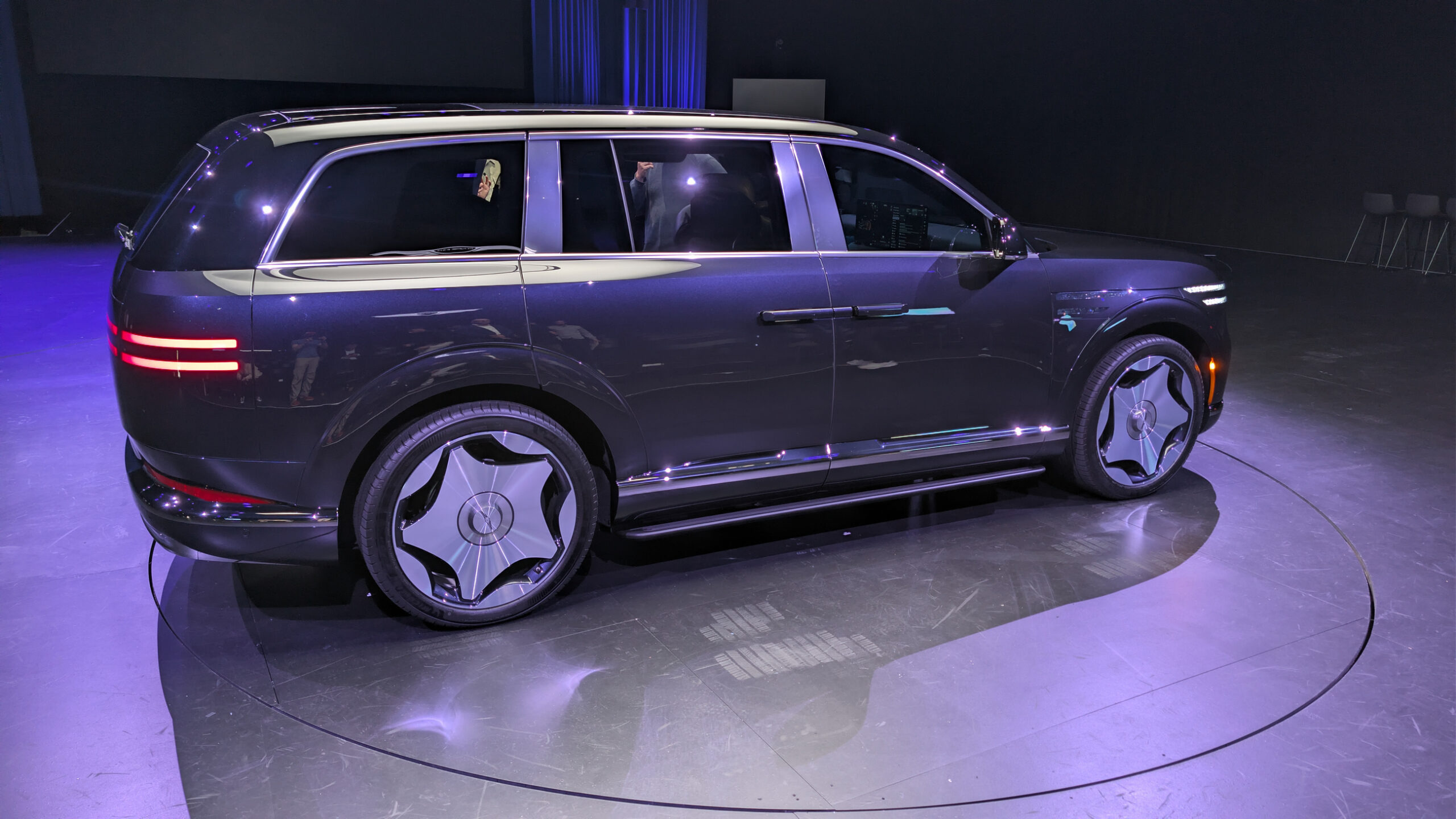 2028 Genesis GV90 92