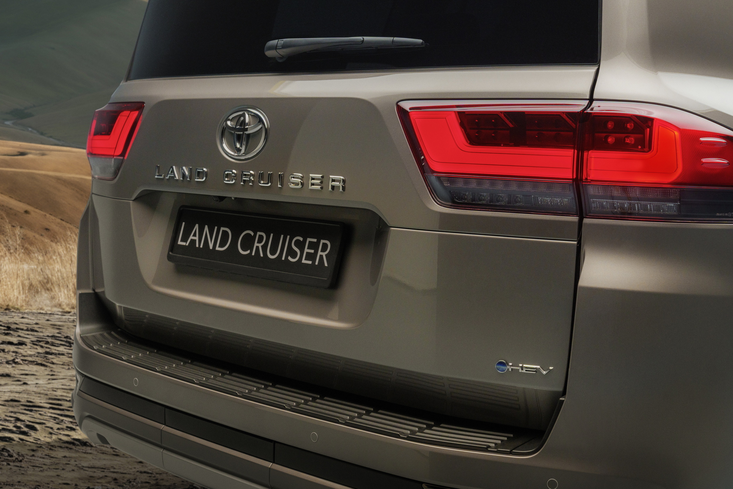 2026 Toyota Land Cruiser 300 Hybrid (11)
