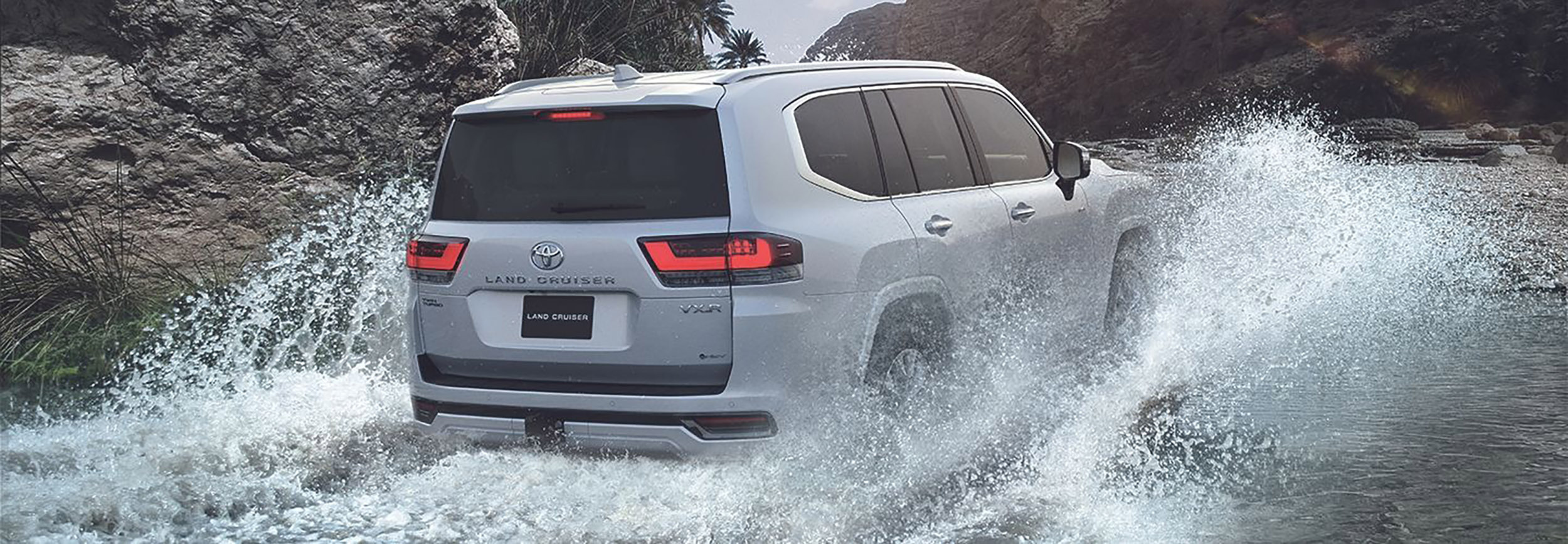 Toyota Land Cruiser Hybrid (rear)