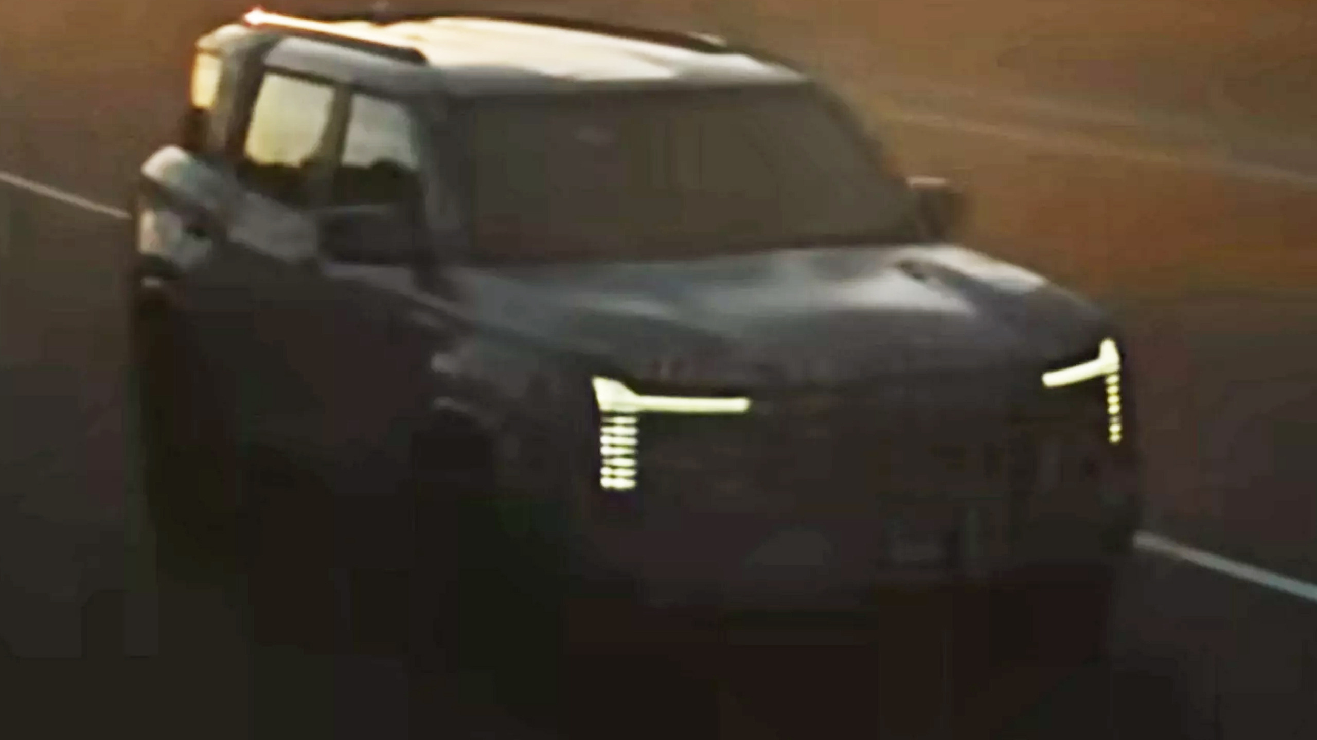 Mitsubishi-Pajero-Teaser-1a