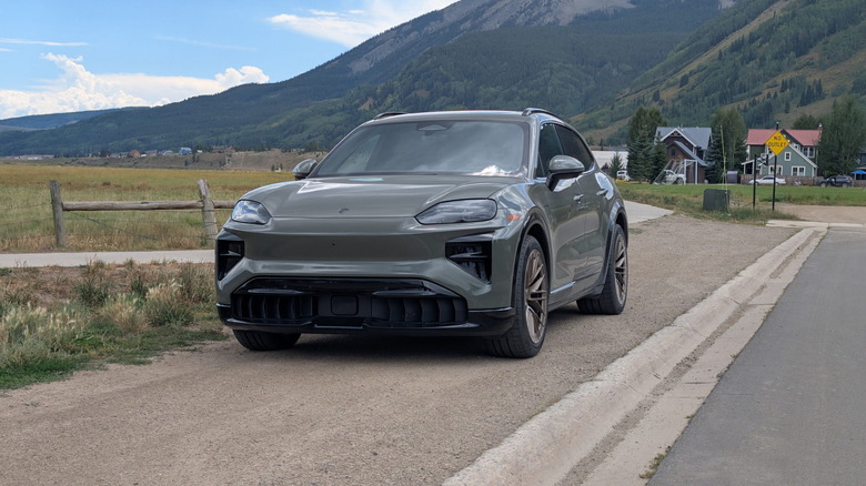 2026 Porsche Cayenne for Carscoops by Stephen Rivers 93