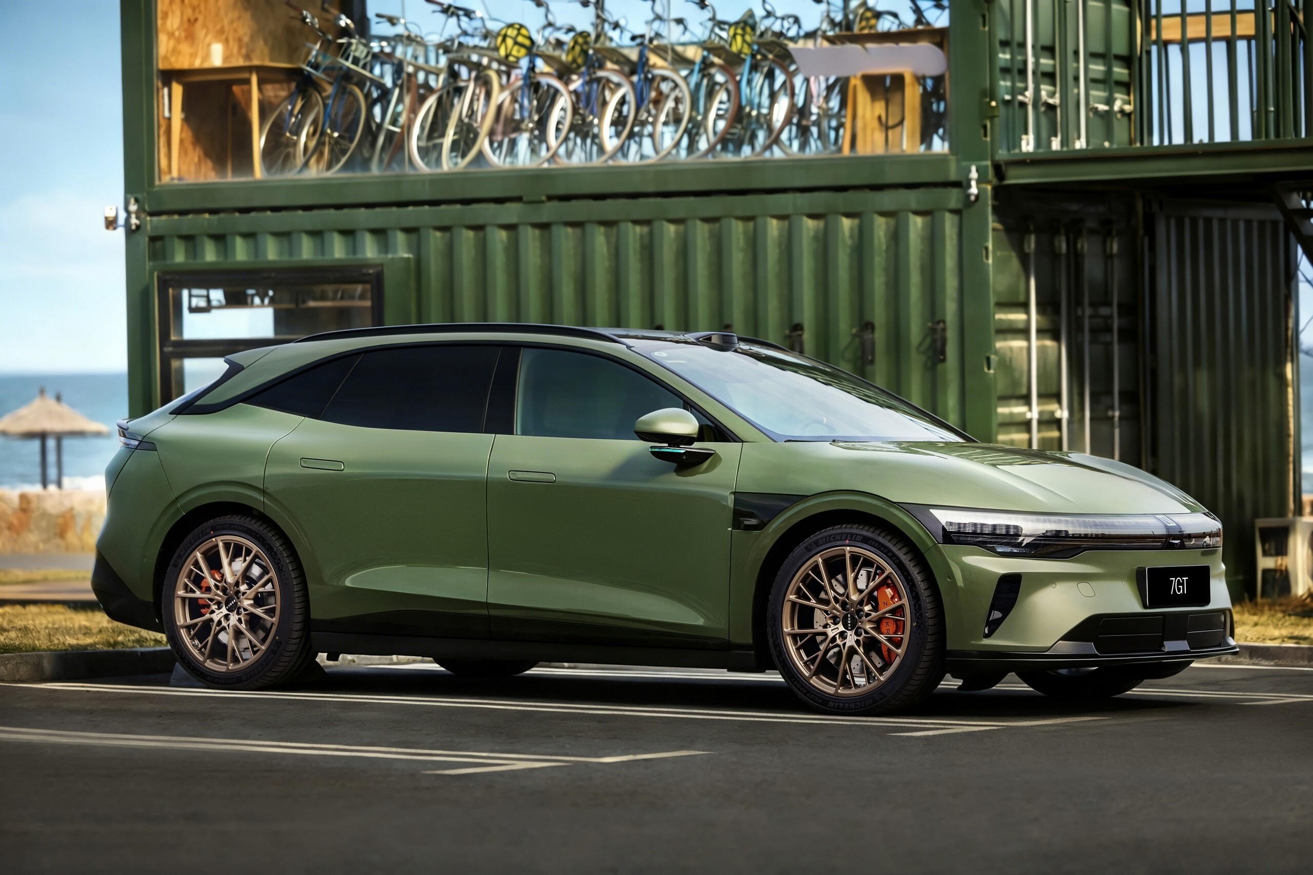 Zeekr 7GT Review pics 4 - 15