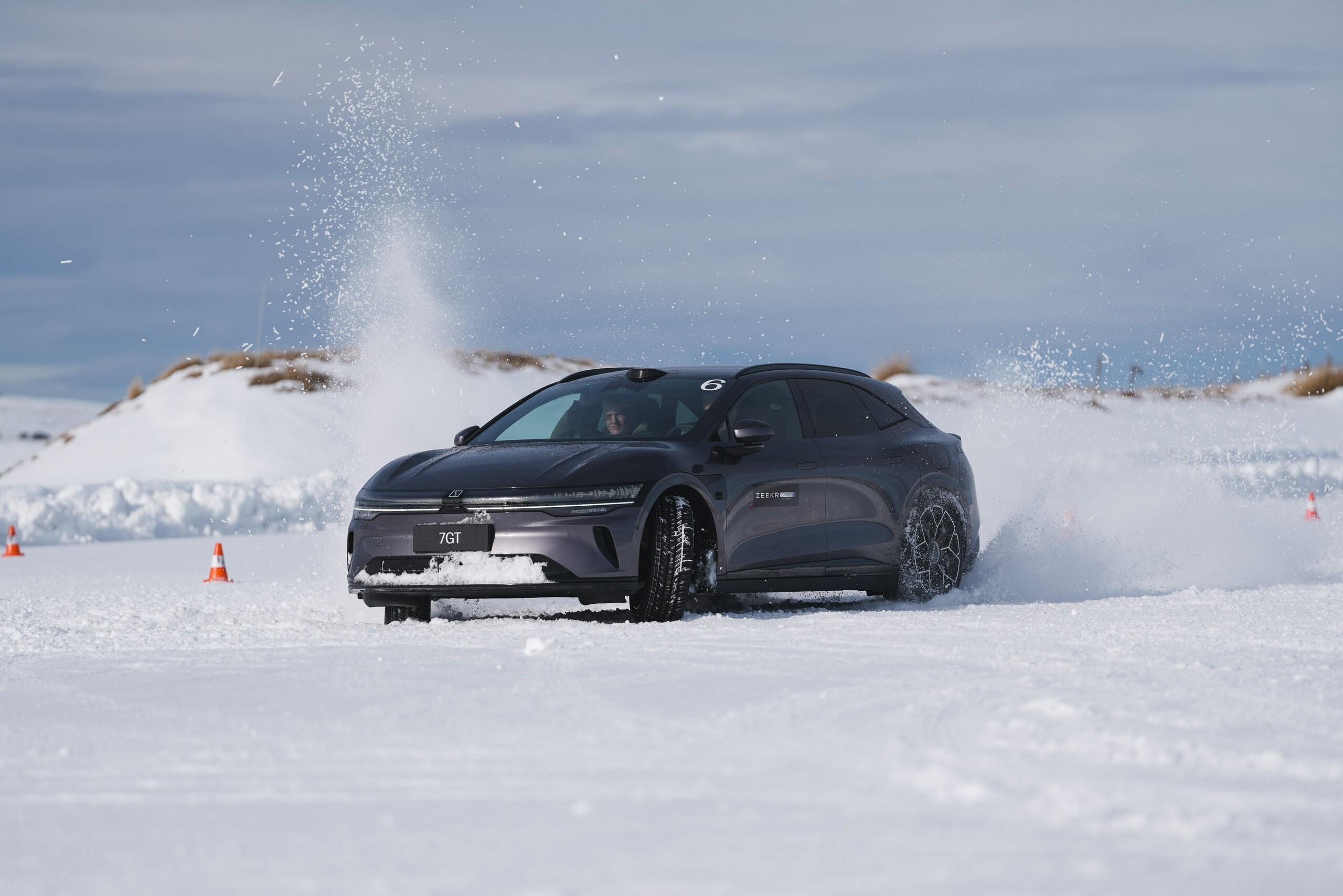 Zeekr 7GT snow pics - 11