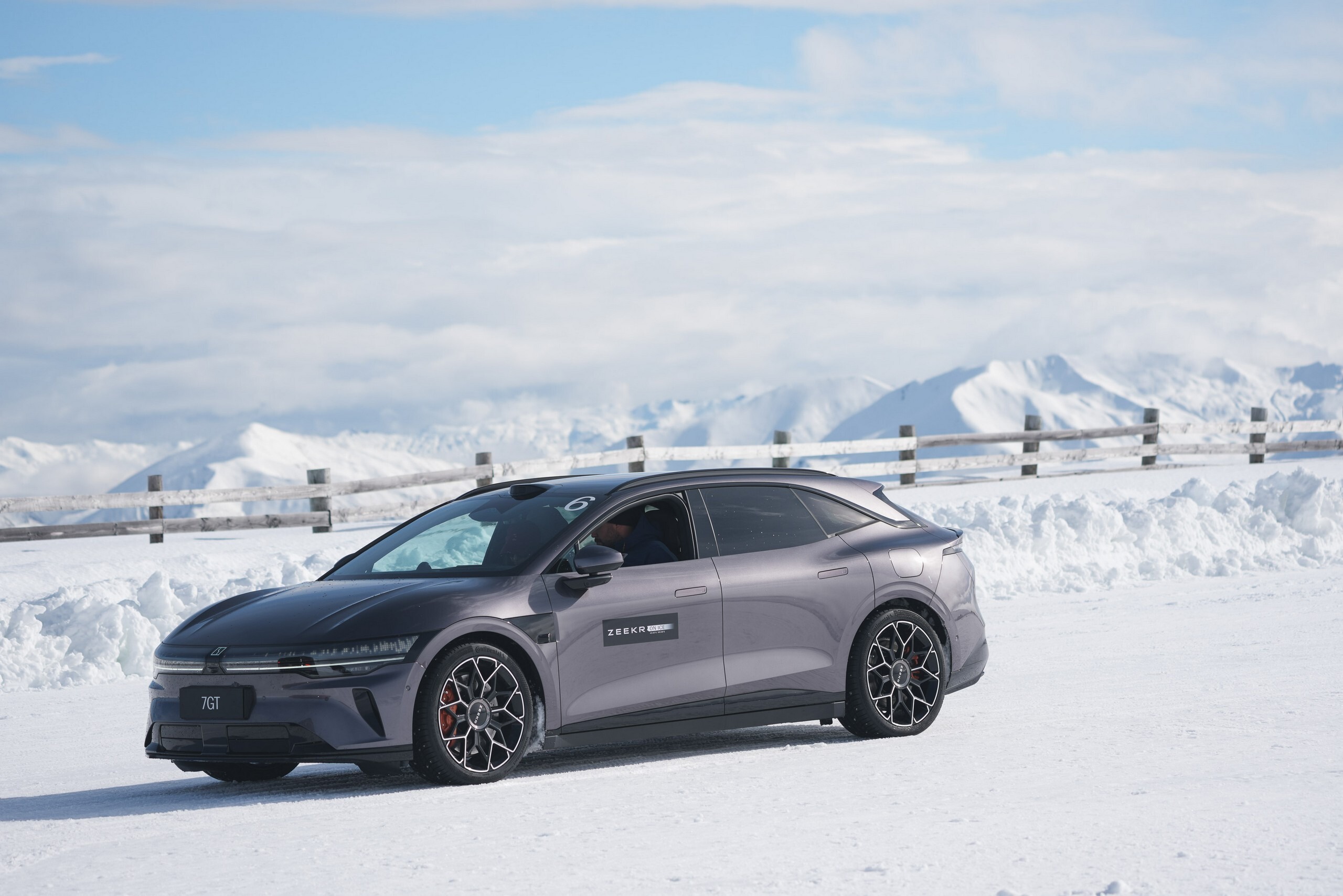 Zeekr 7GT snow pics - 13
