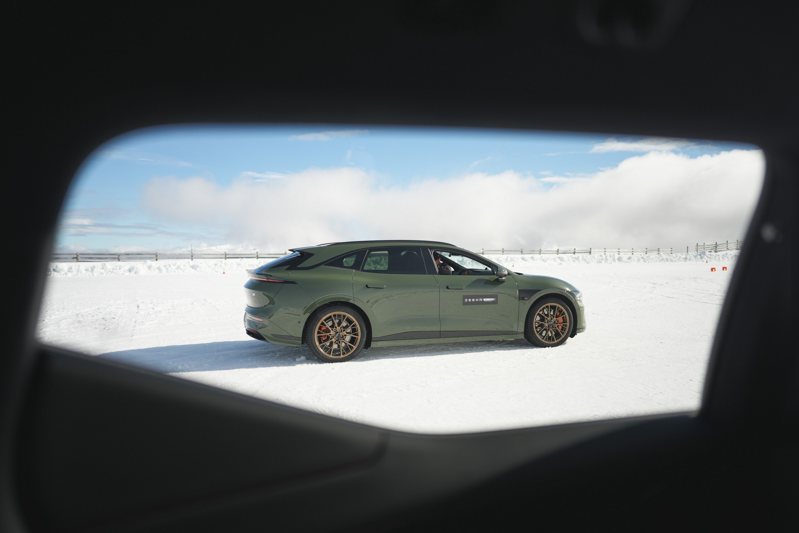 Zeekr 7GT snow pics - 14