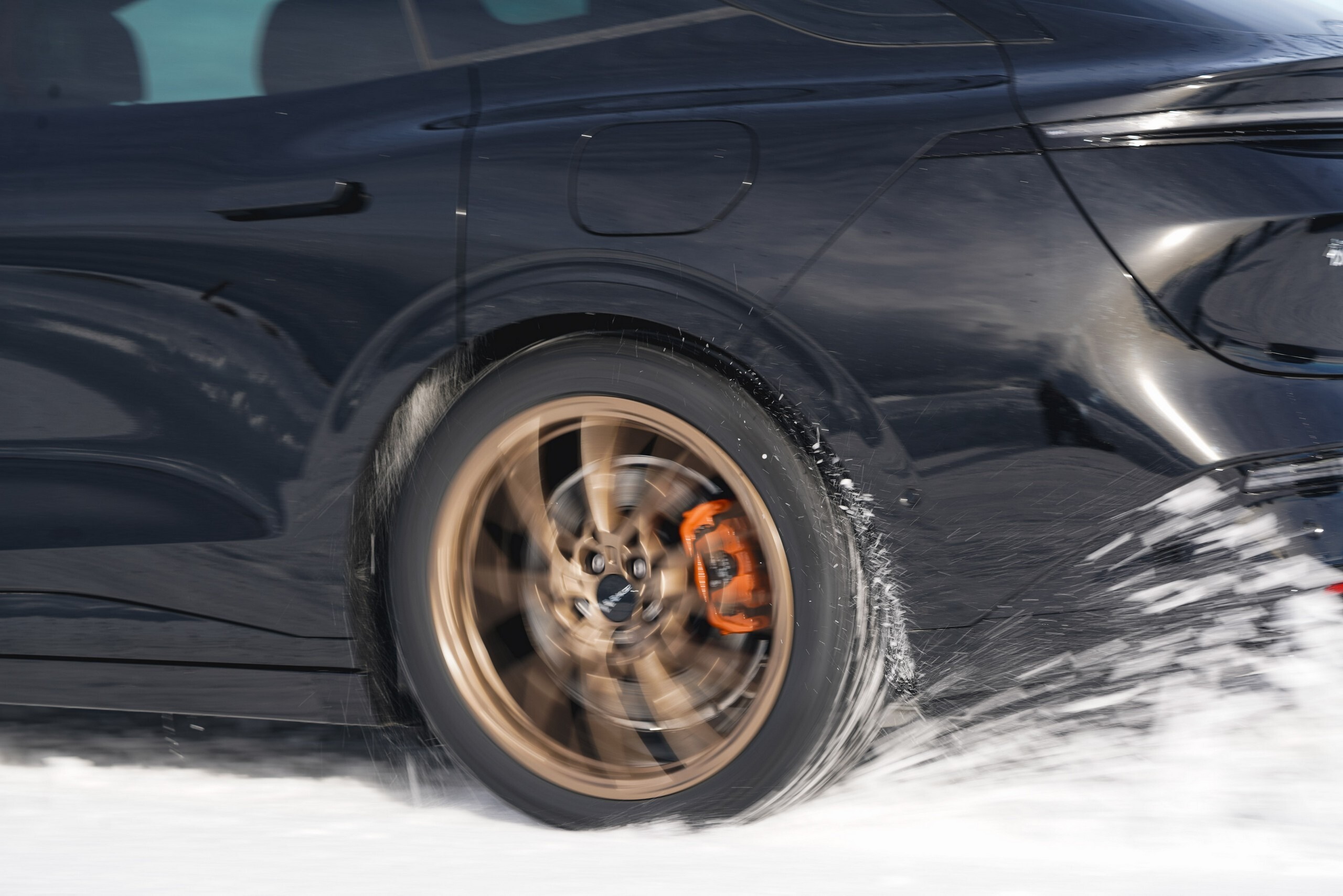 Zeekr 7GT snow pics - 6