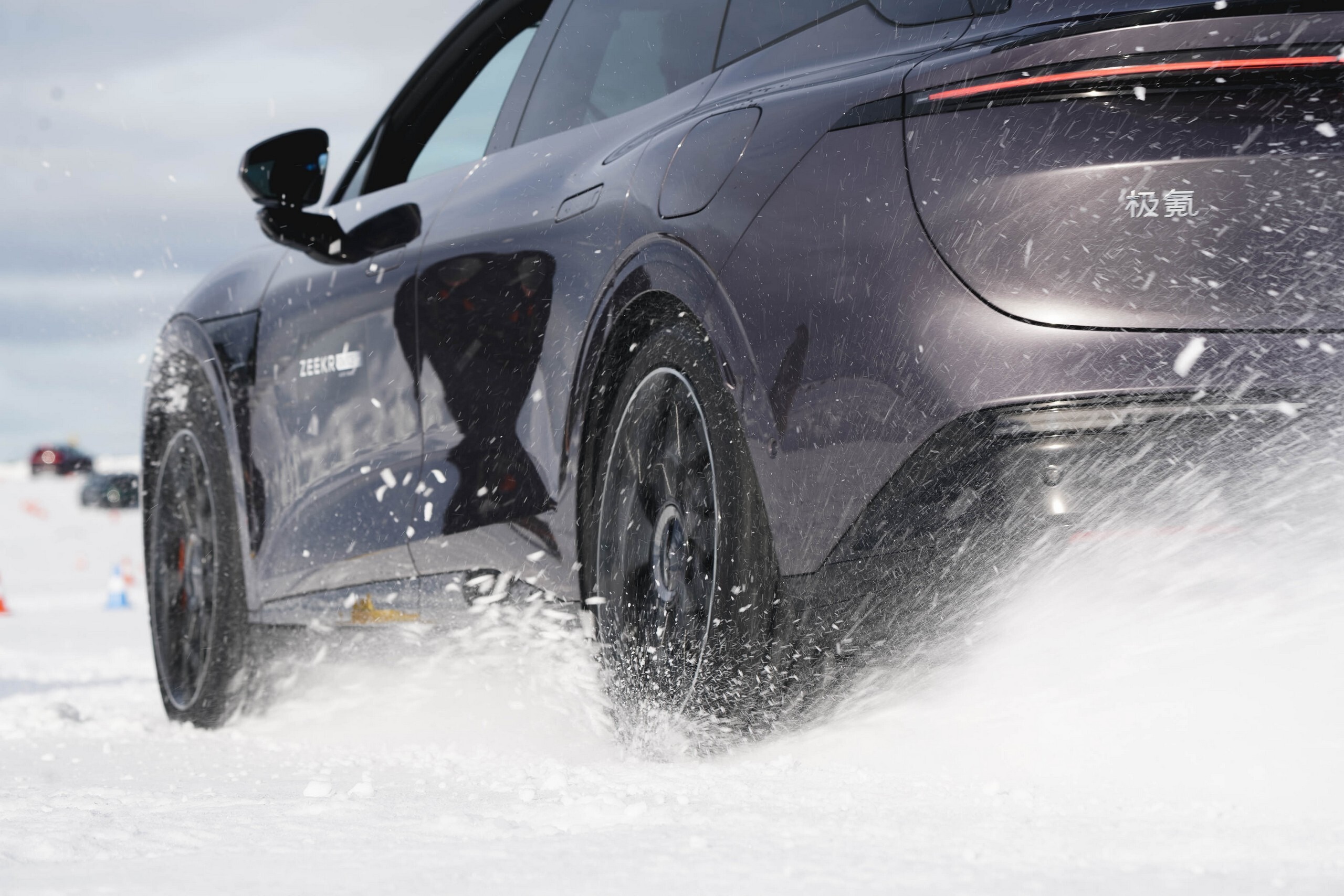 Zeekr 7GT snow pics - 7