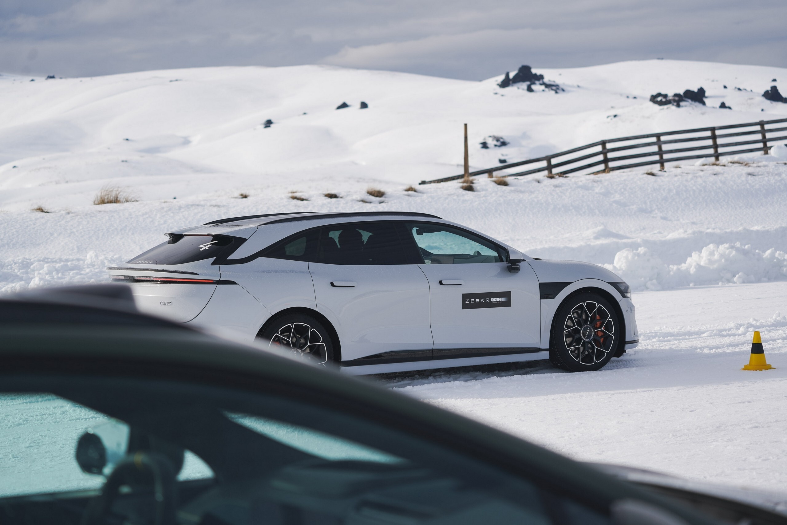 Zeekr 7GT snow pics - 8