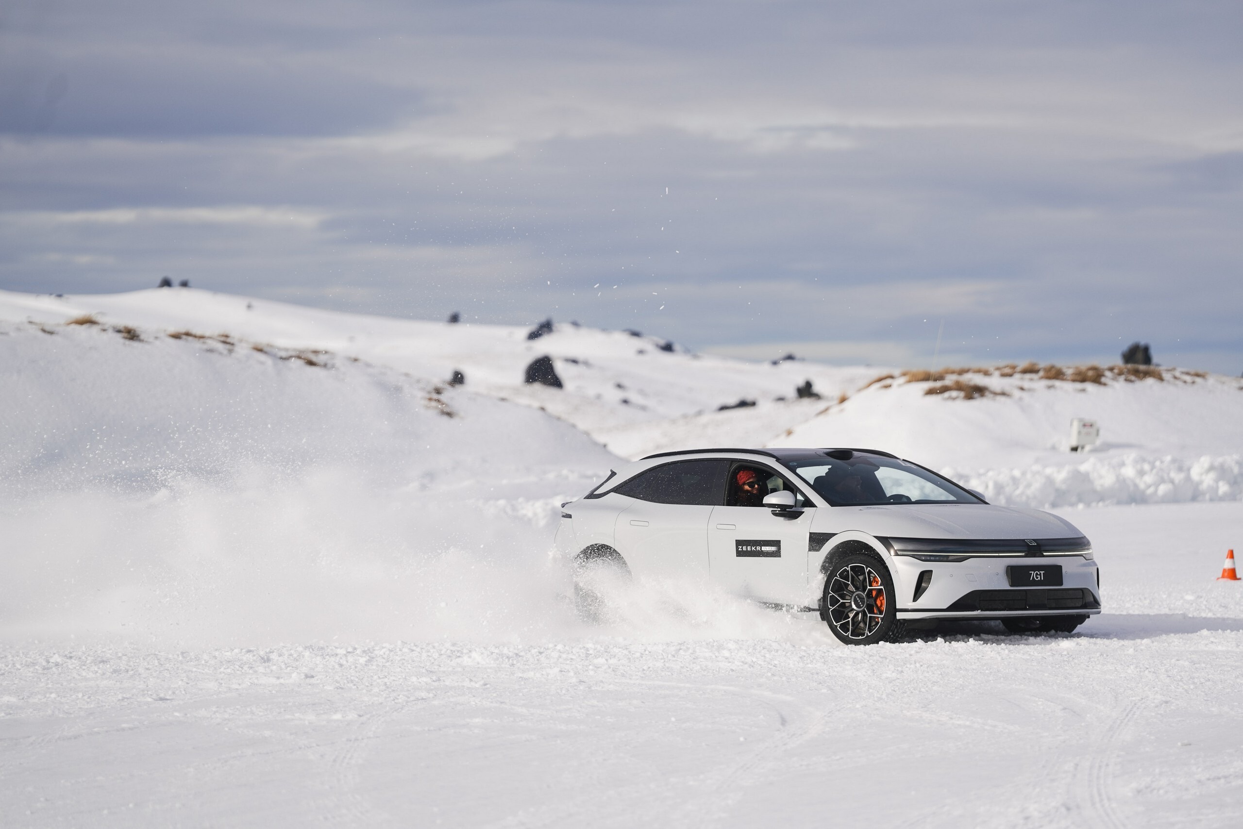 Zeekr 7GT snow pics - 9