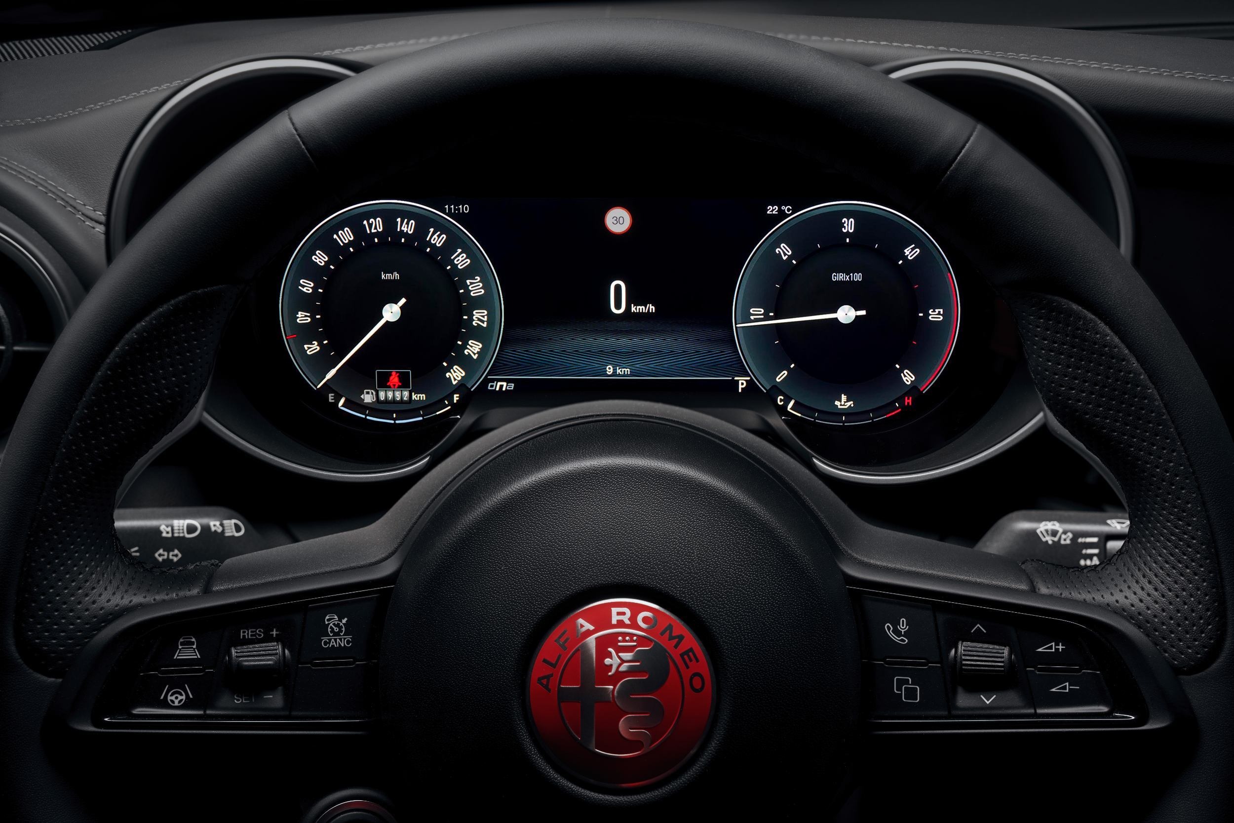 alfa-romeo-giulia-edizione-luna-rossa (15)