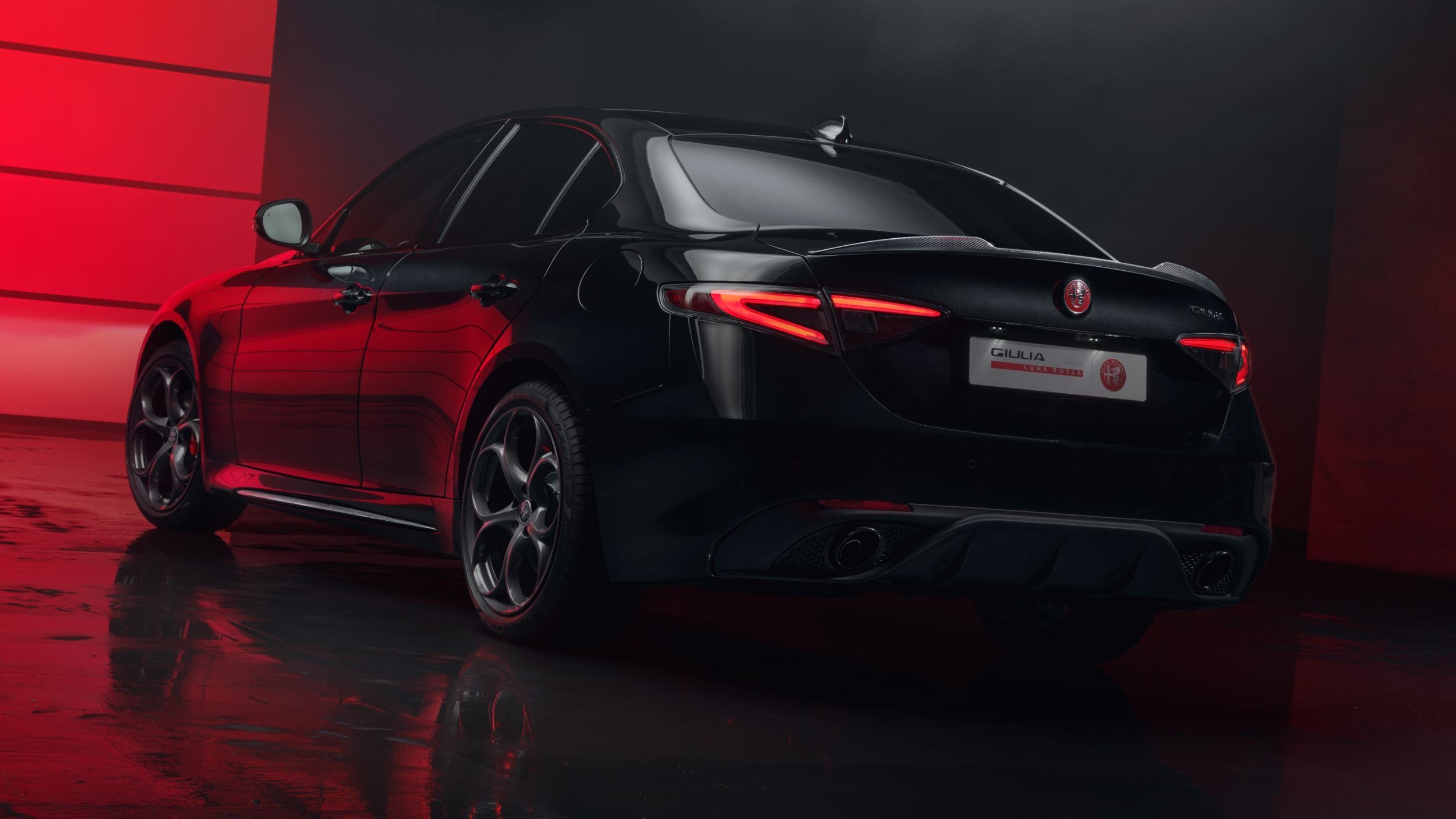 alfa-romeo-giulia-edizione-luna-rossa (7) copy