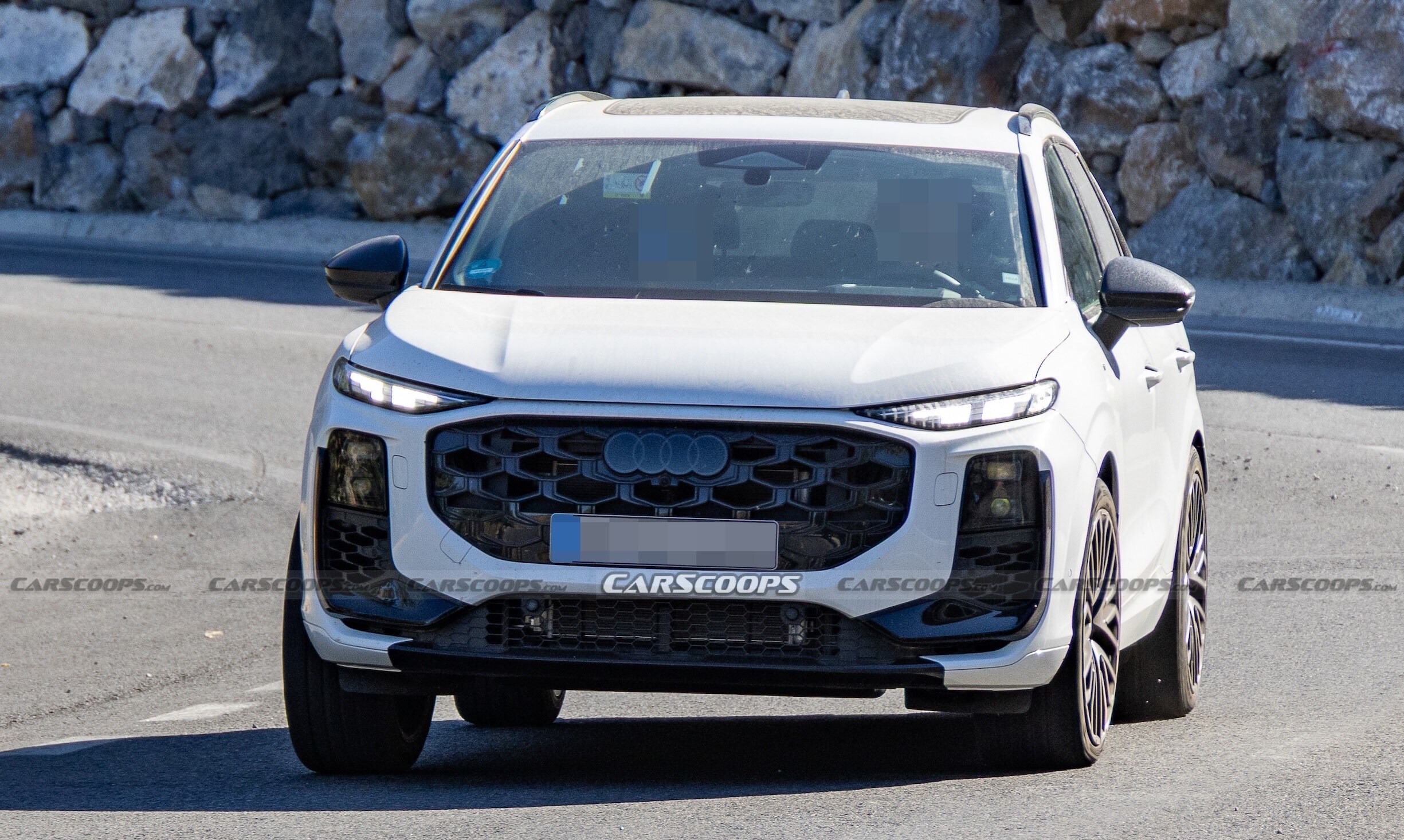 Audi SQ3 scoop 00001