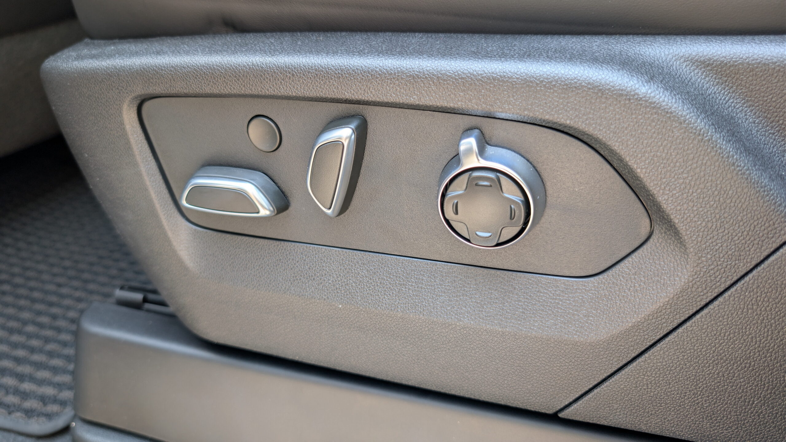 2026 GMC Yukon Denali Ultimate by Stephen Rivers for Carscoops 34